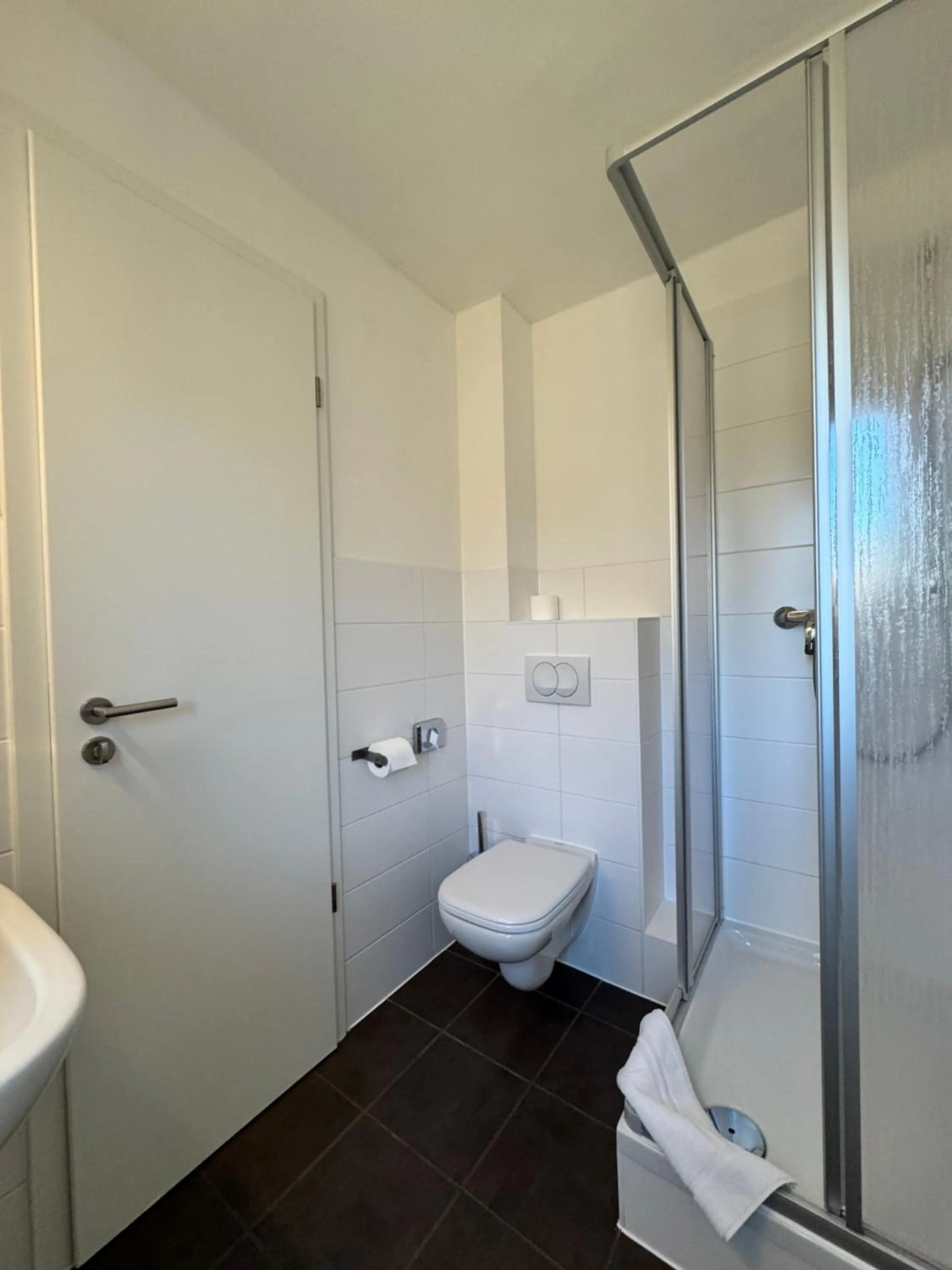 Shower in veloInn Hotel Bad Berka im Weimarer Land