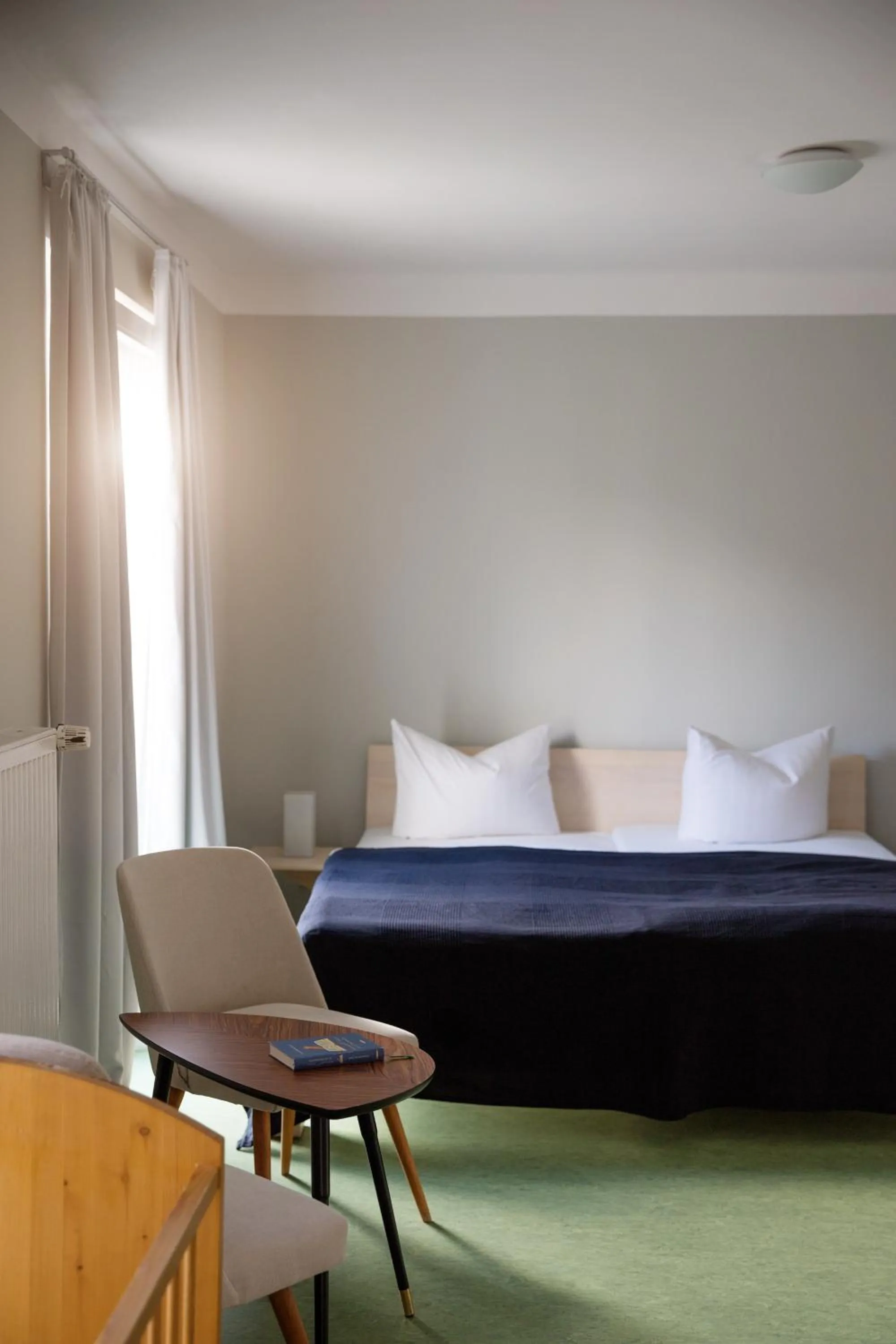 cot, Bed in veloInn Hotel Bad Berka im Weimarer Land