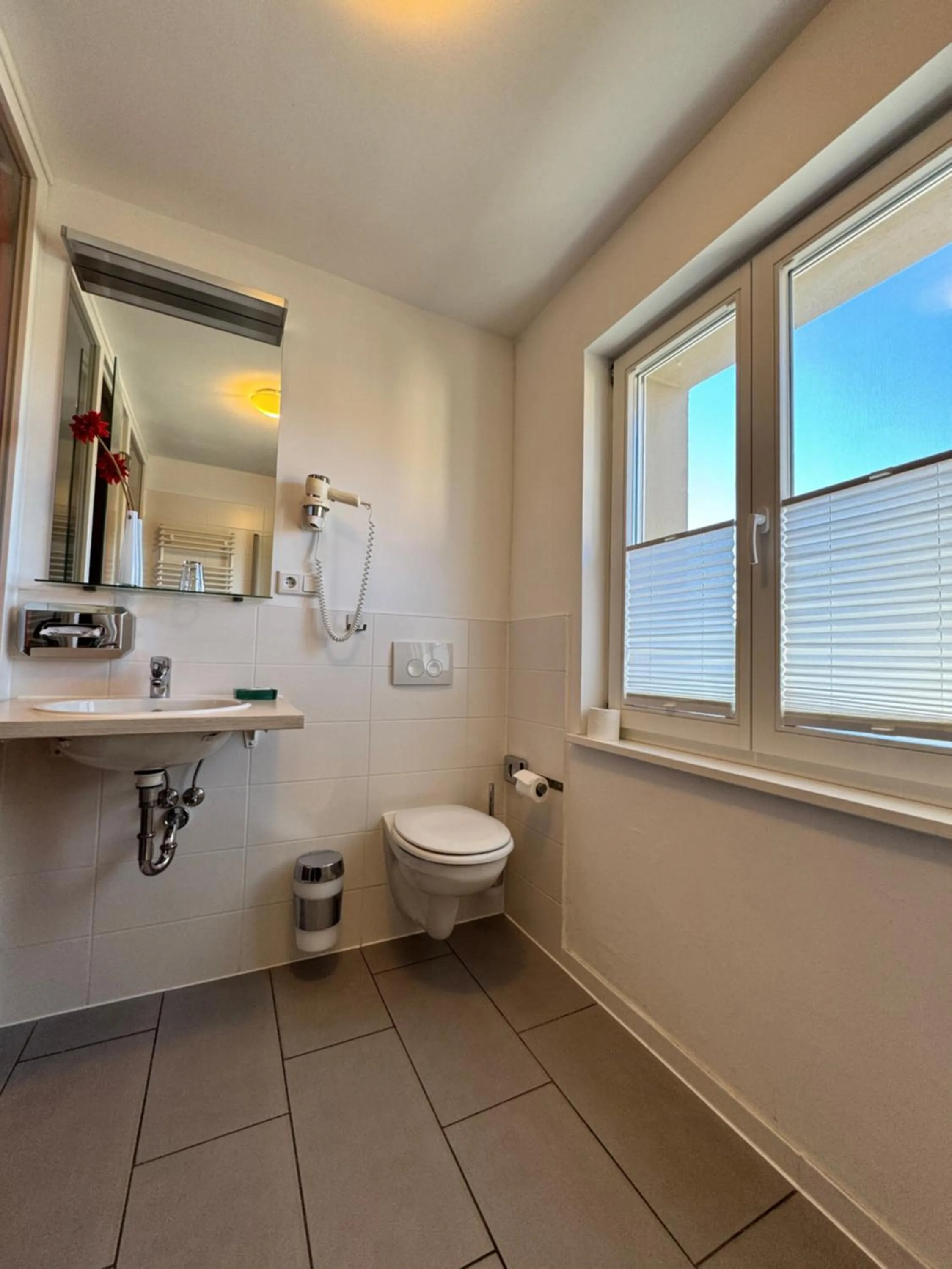 Shower in veloInn Hotel Bad Berka im Weimarer Land