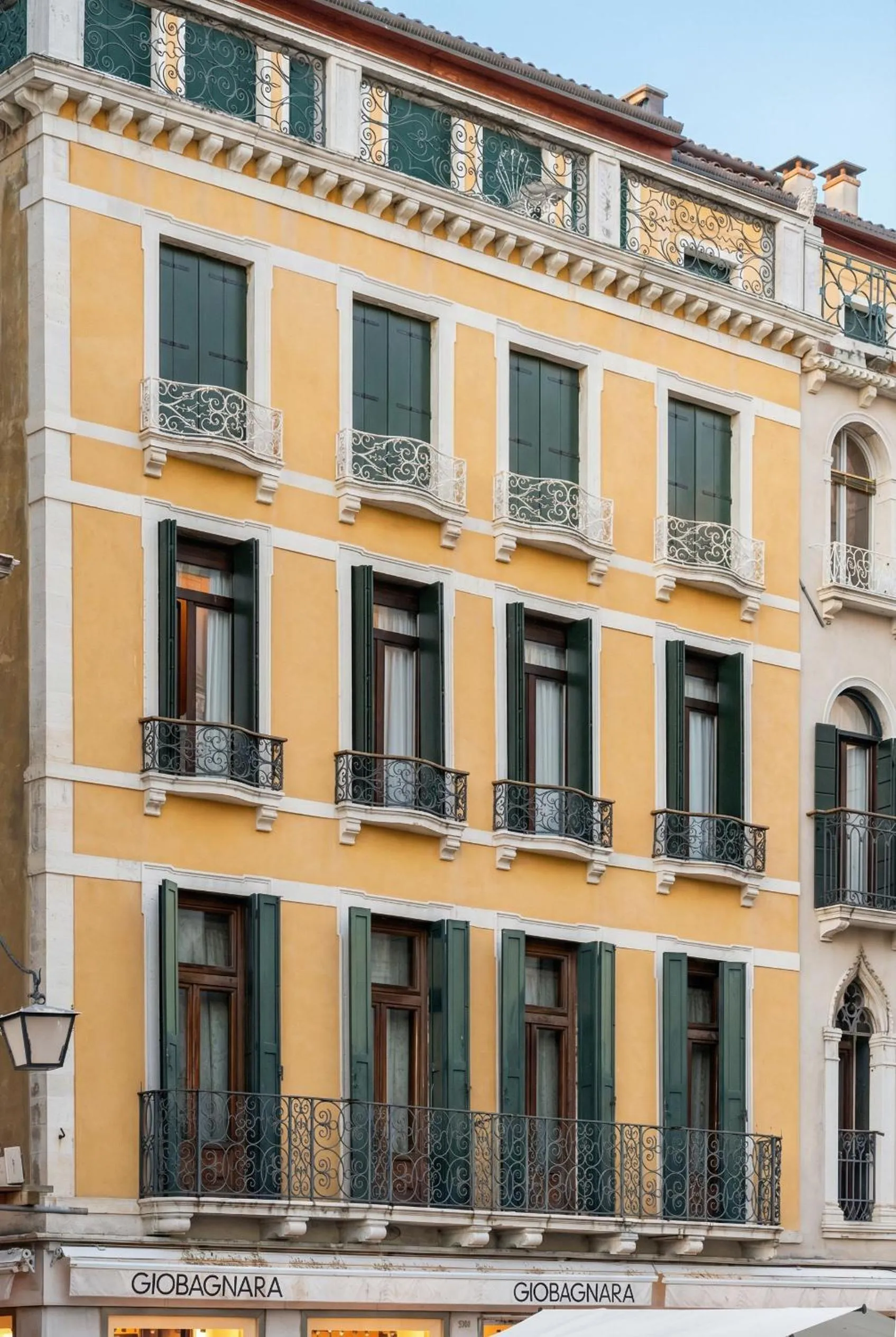 Property building in Bellevue Luxury Rooms - San Marco Luxury