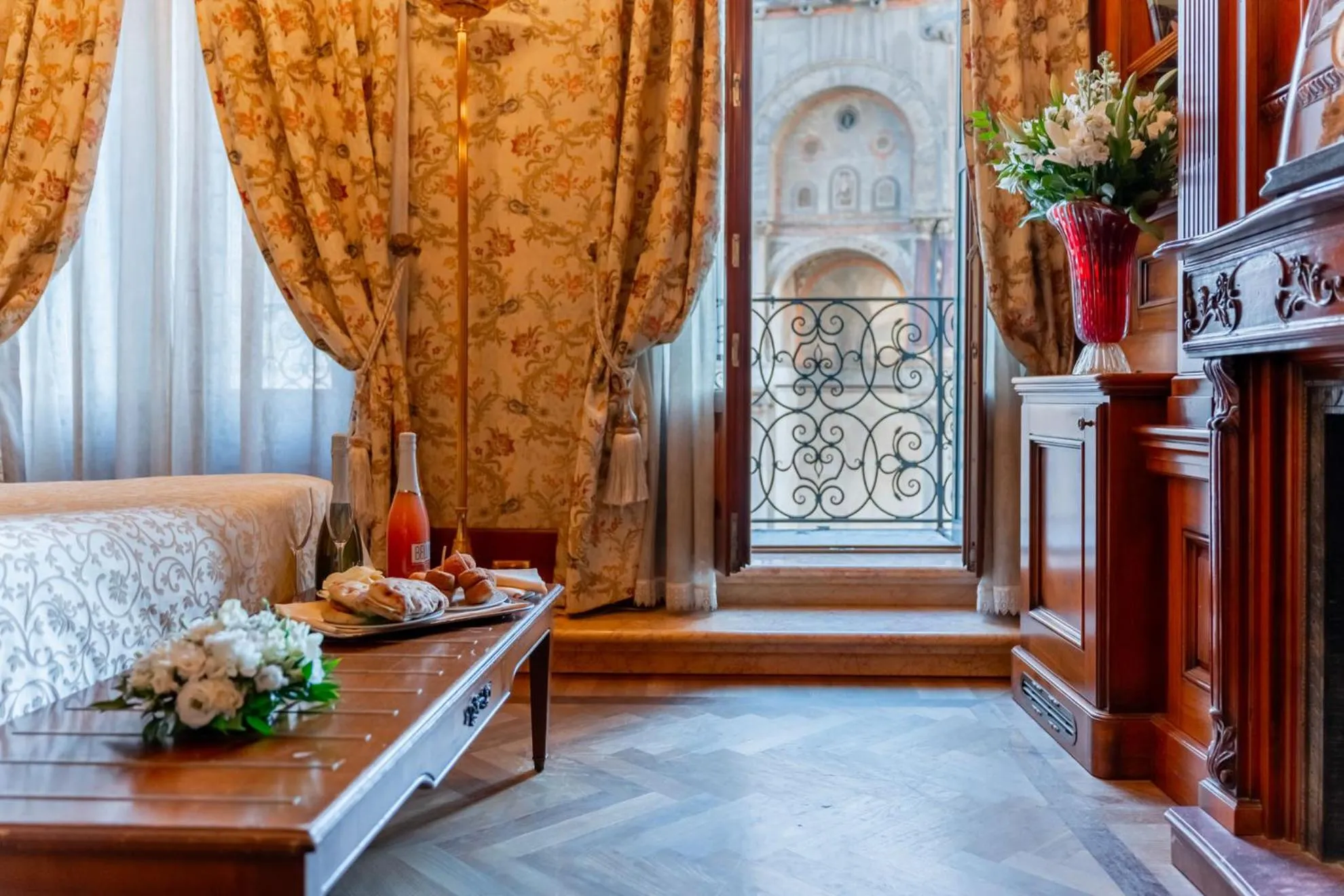 Bedroom, Bed in Bellevue Luxury Rooms - San Marco Luxury