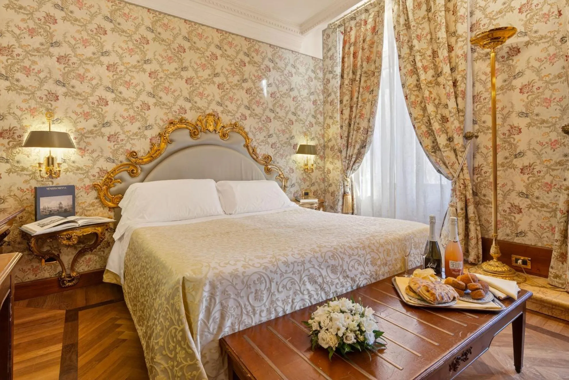 Bedroom, Bed in Bellevue Luxury Rooms - San Marco Luxury