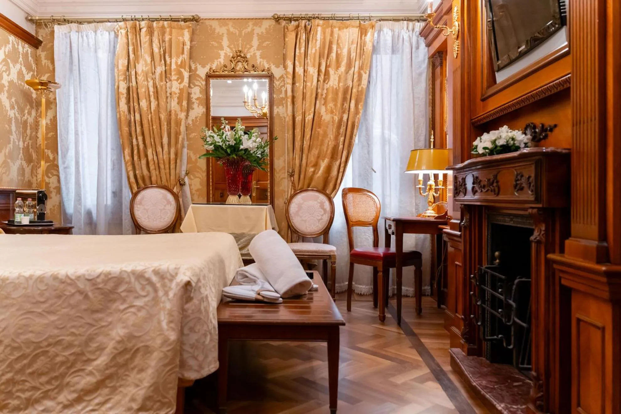 Bedroom, Bed in Bellevue Luxury Rooms - San Marco Luxury