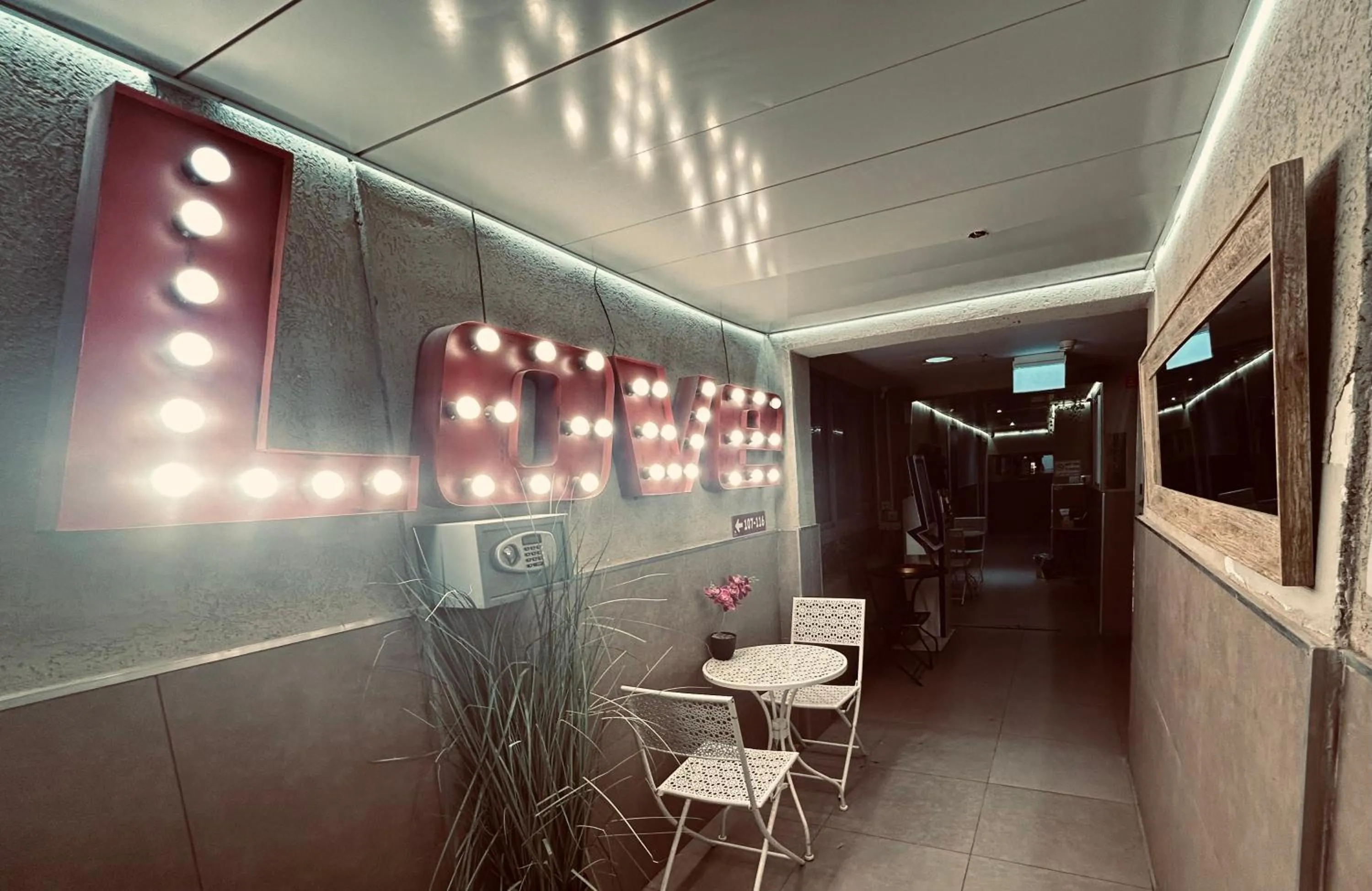 Property building in Amdar boutique