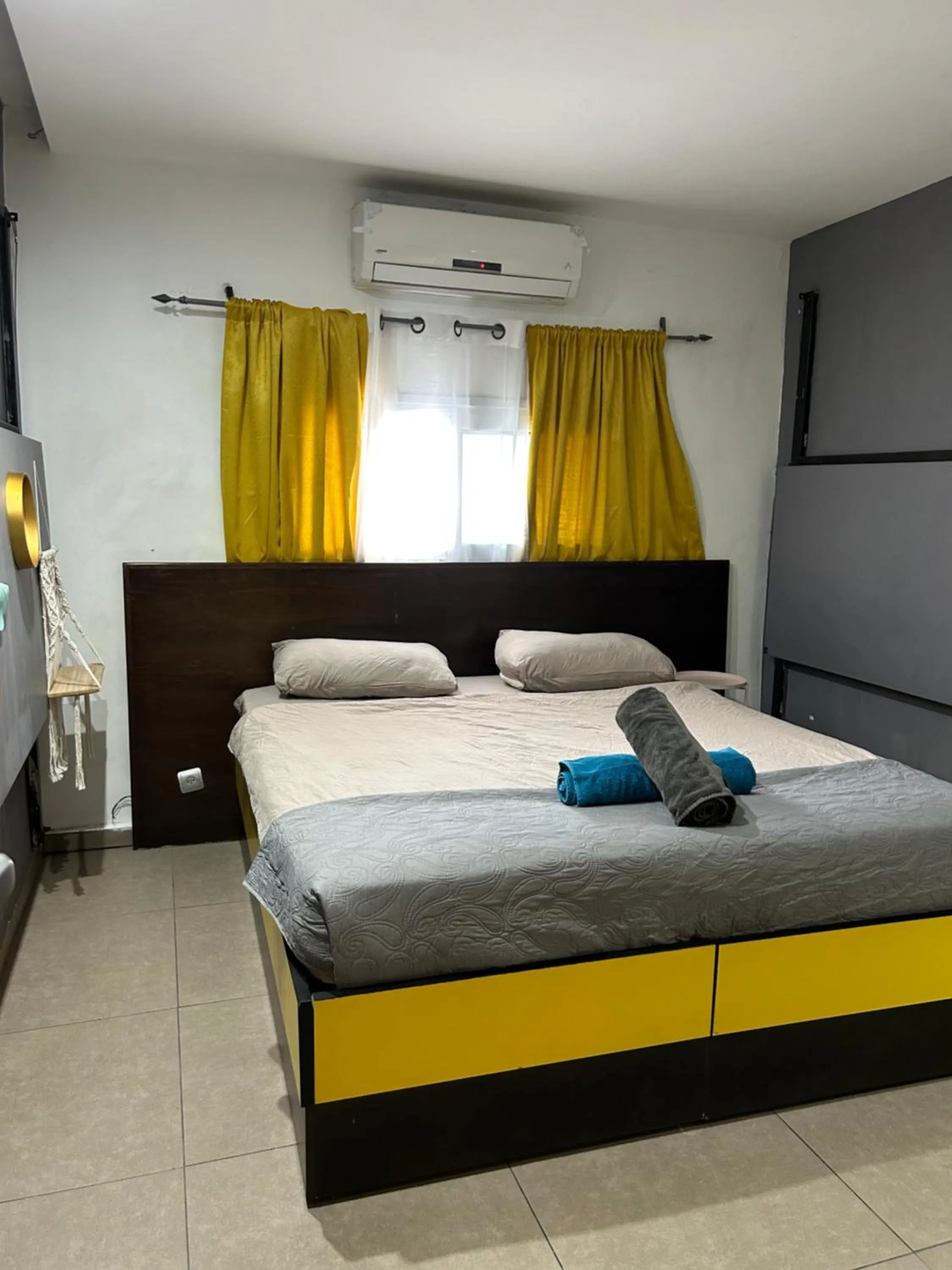 Photo of the whole room, Bed in Amdar boutique