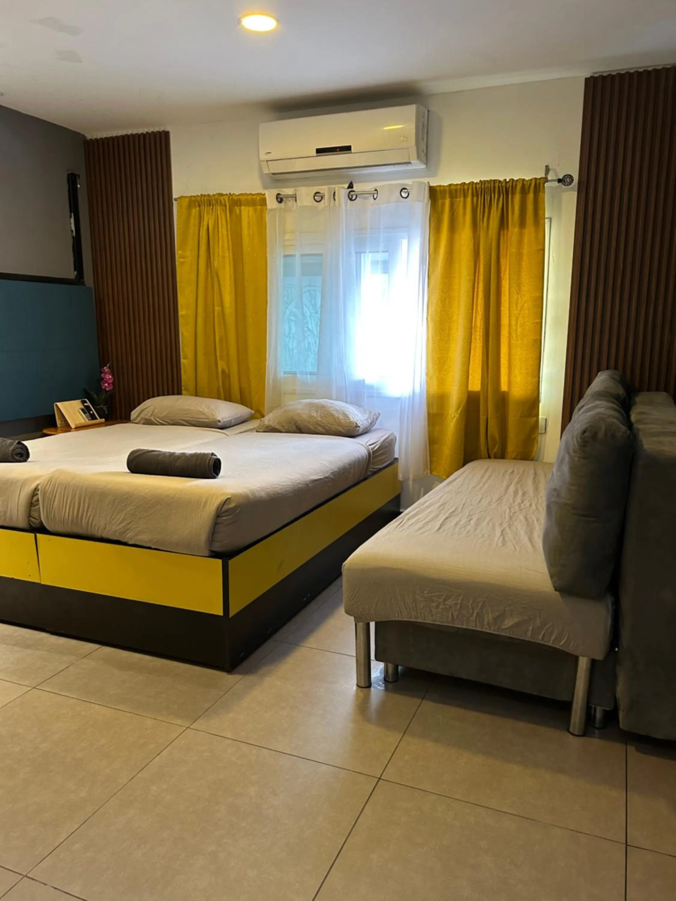 Photo of the whole room, Bed in Amdar boutique