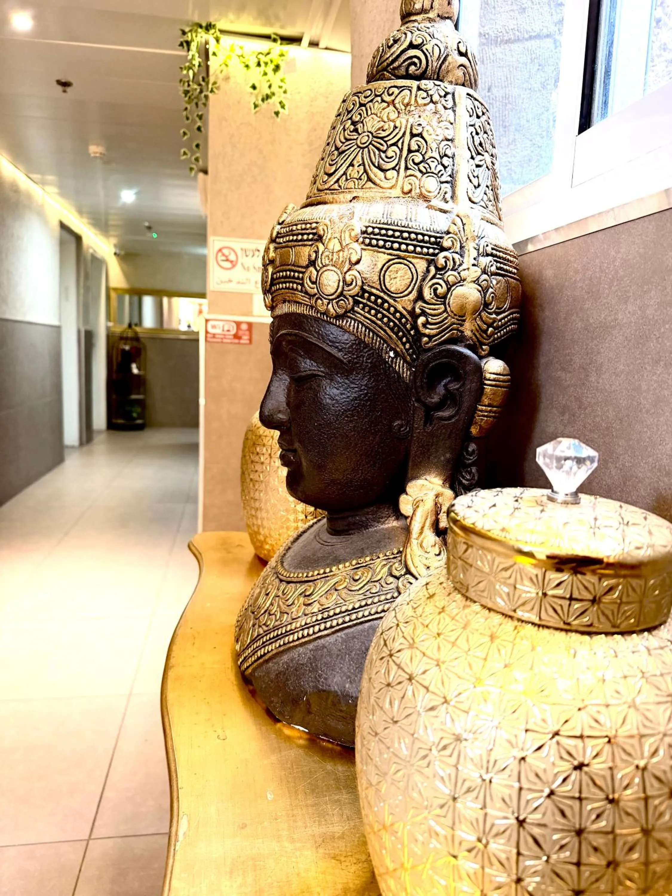 Decorative detail in Amdar boutique