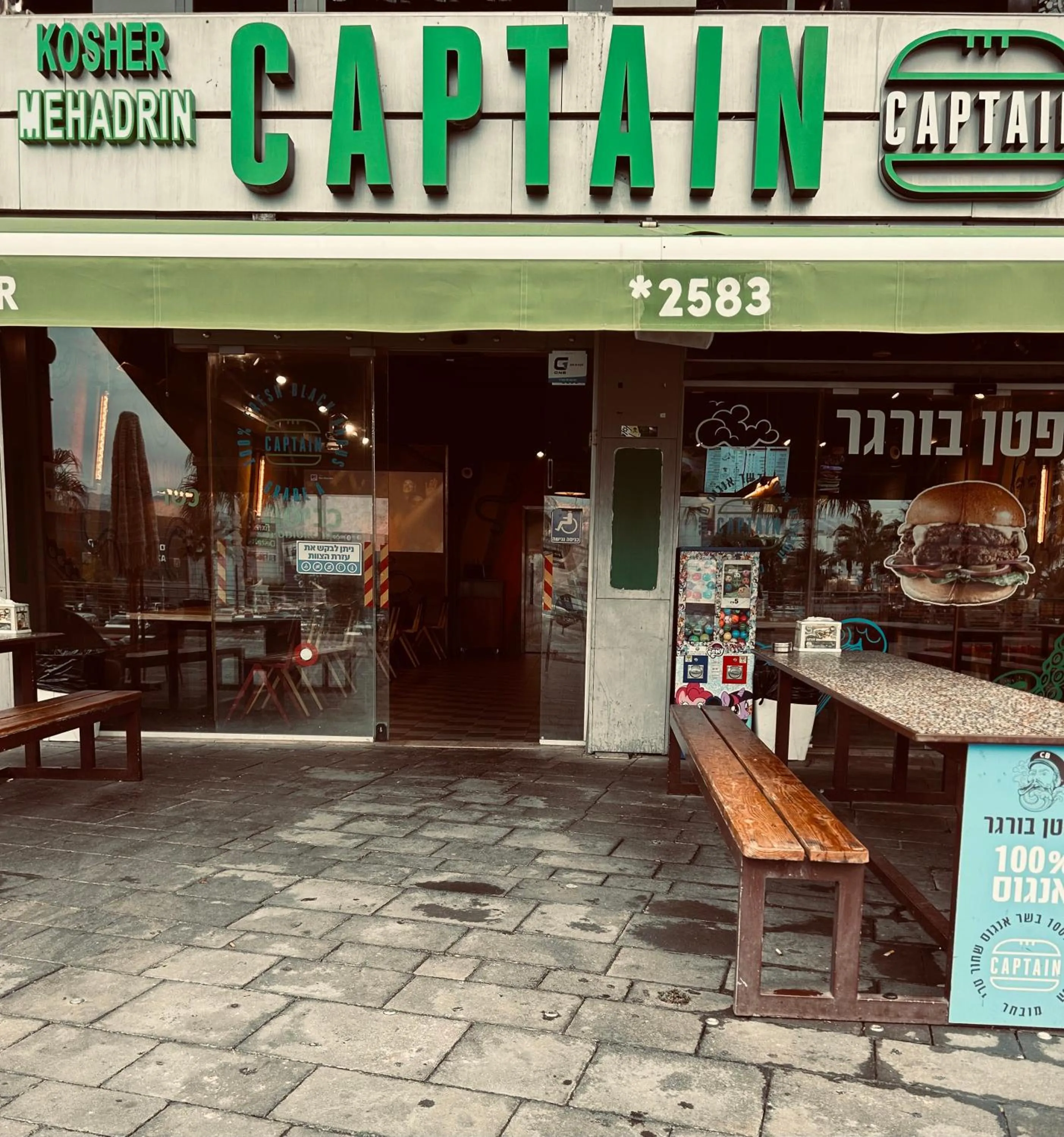 Restaurant/places to eat in Amdar boutique