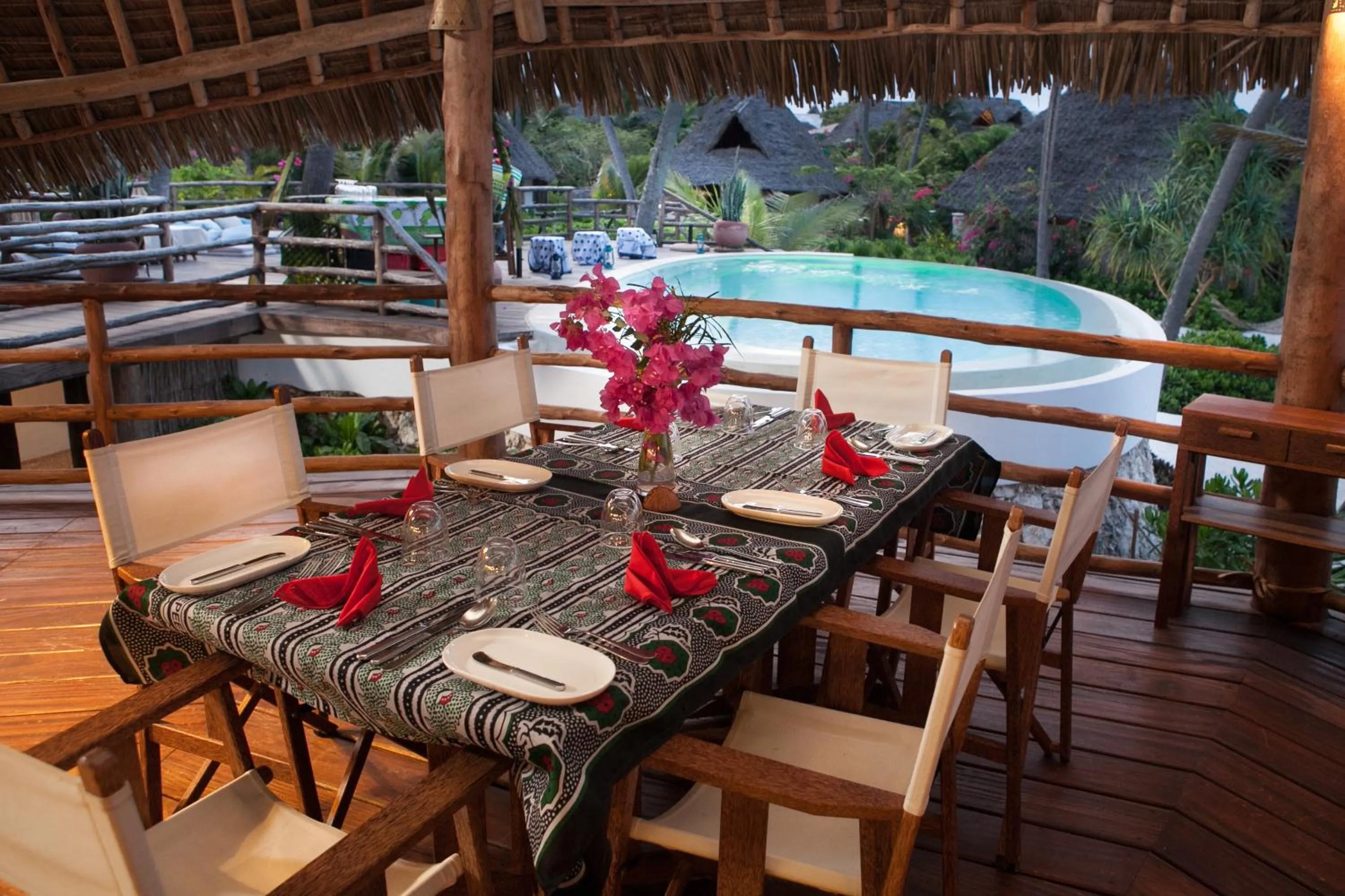 Restaurant/places to eat in SeVi Boutique Hotel