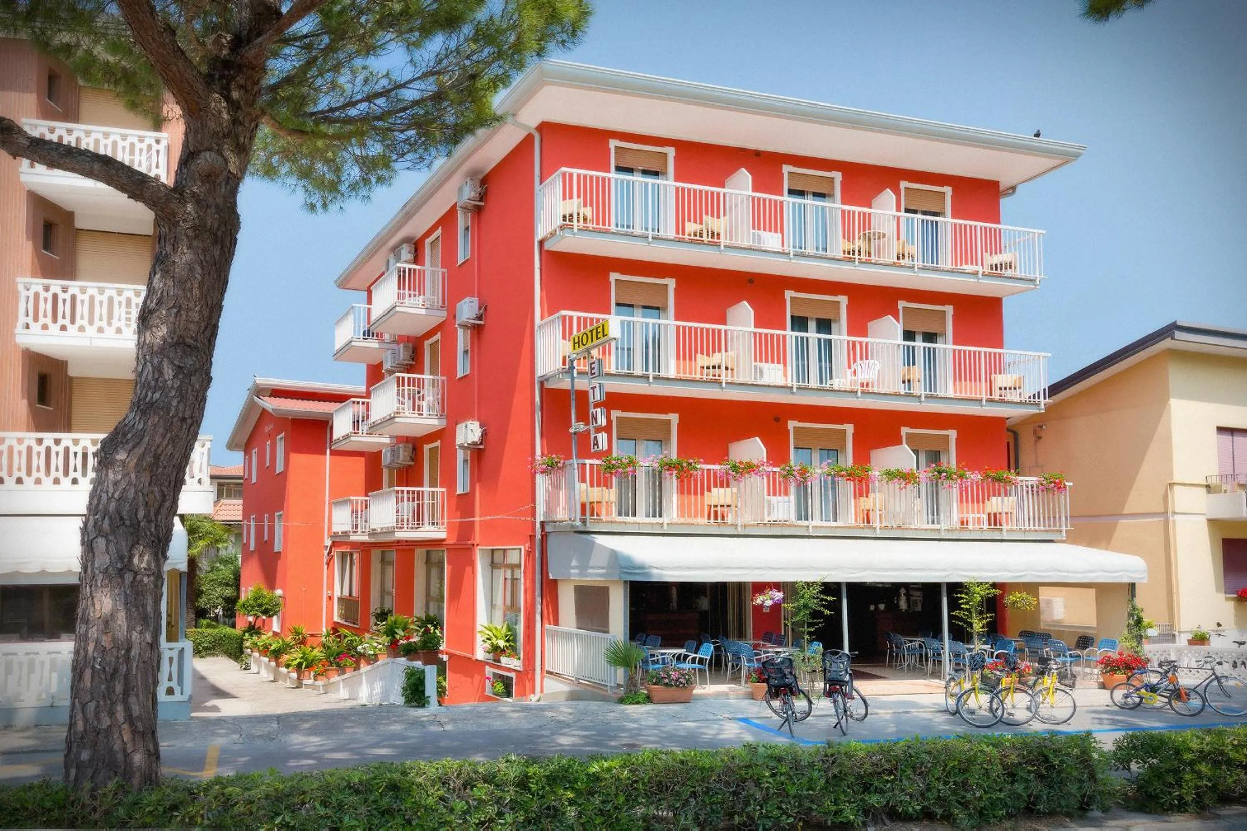 Facade/entrance in Hotel Etna