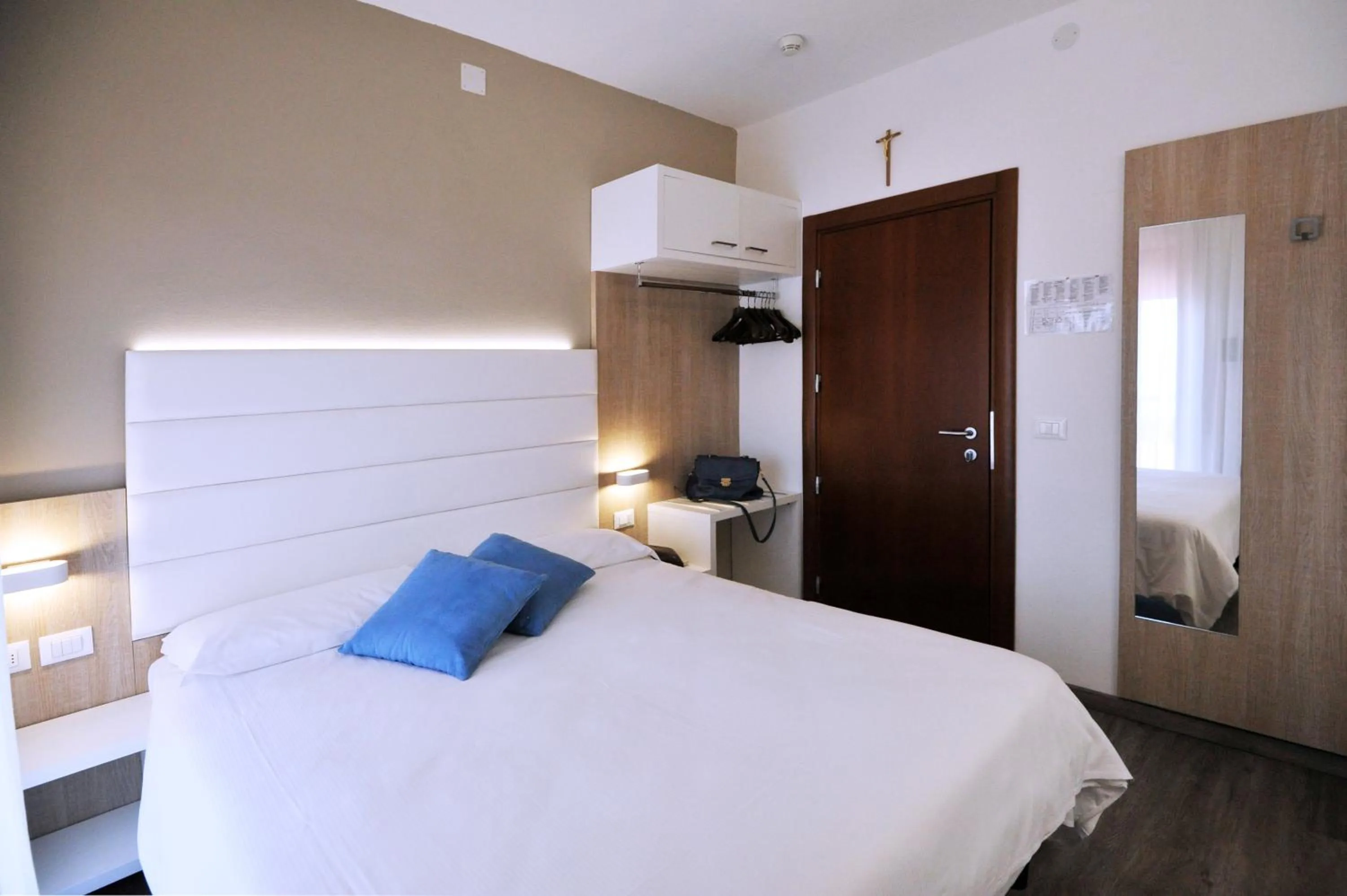 Shower in Hotel Etna