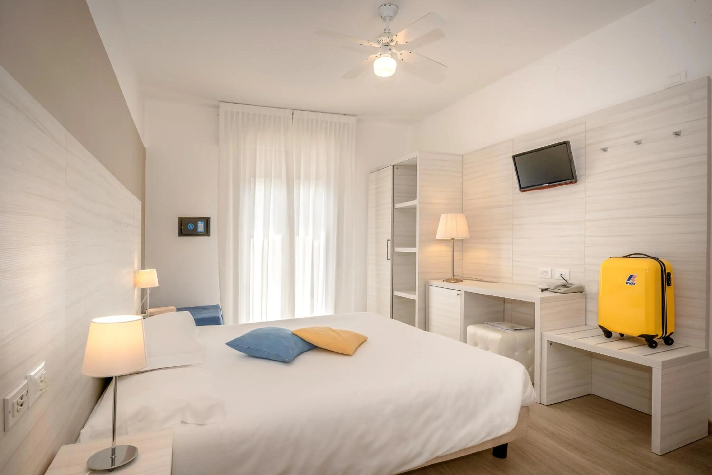 TV and multimedia in Hotel Etna