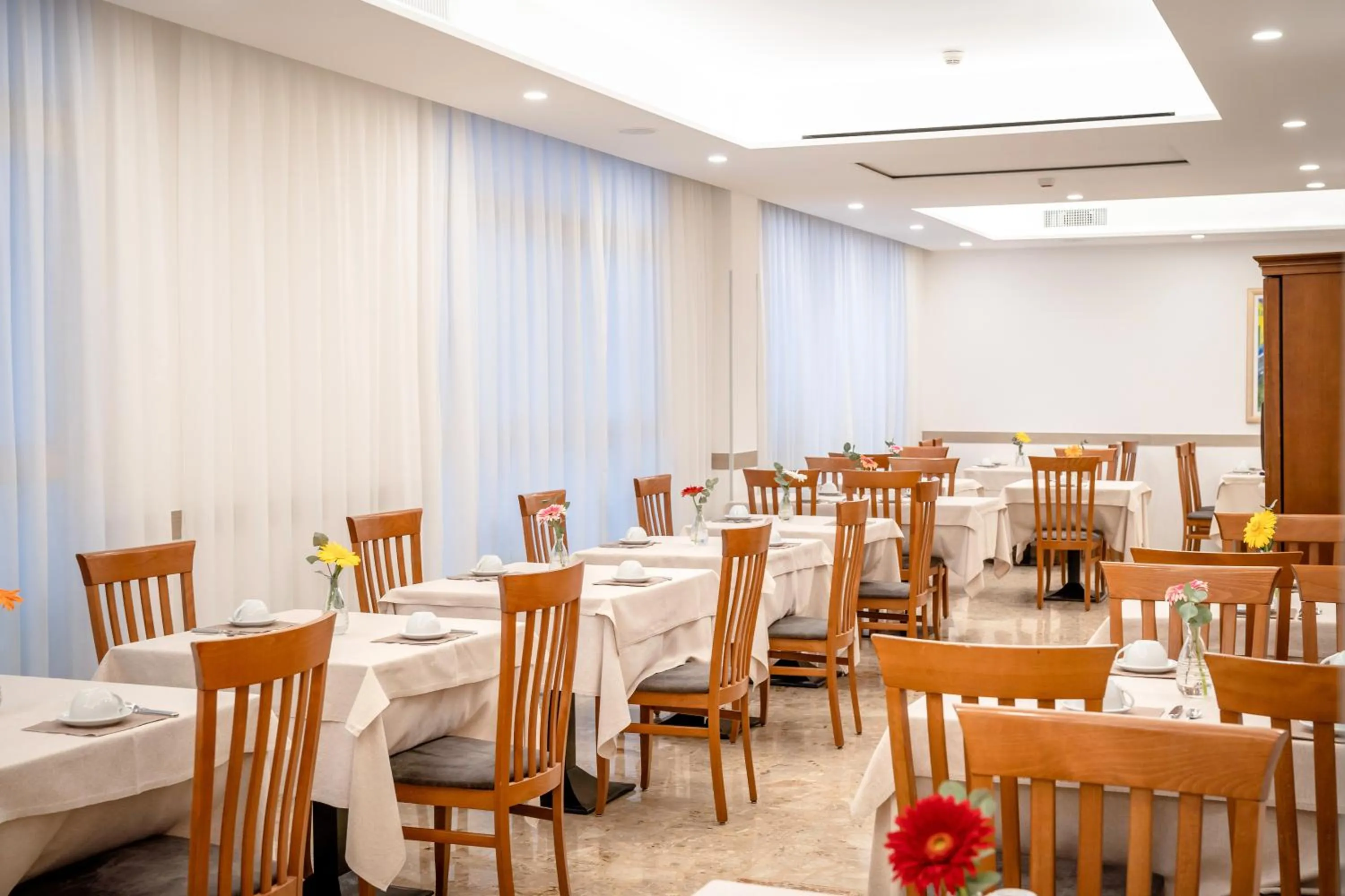 Restaurant/places to eat in Hotel Etna