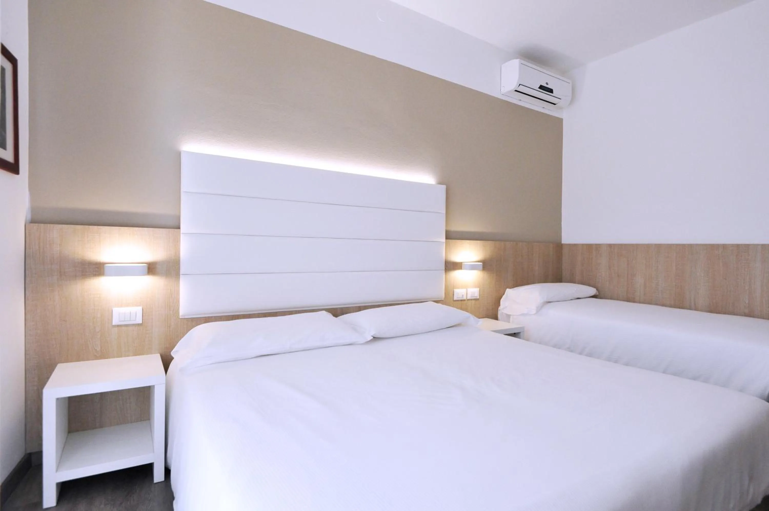 Shower in Hotel Etna