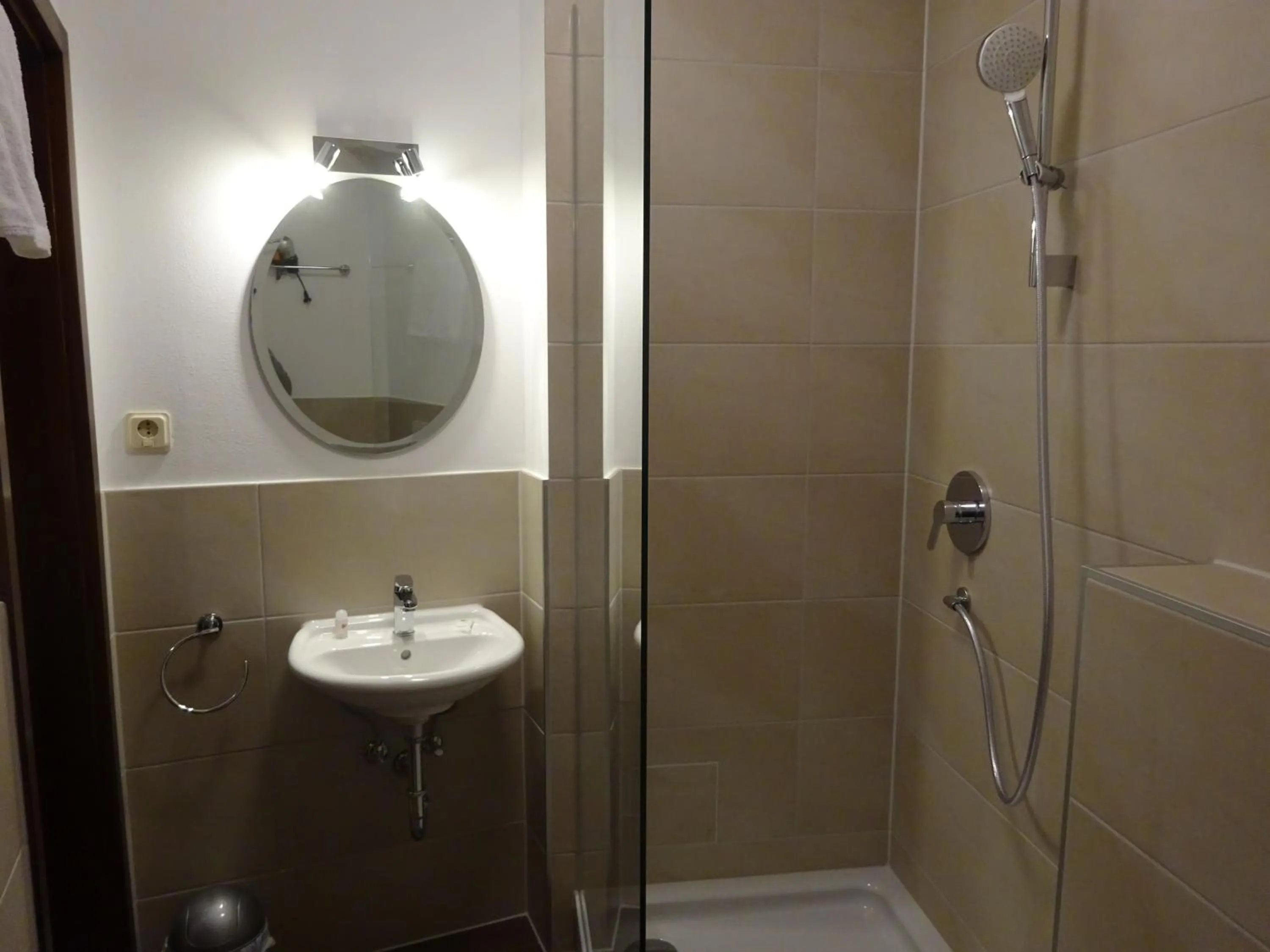 Shower in Hotel Weingärtner