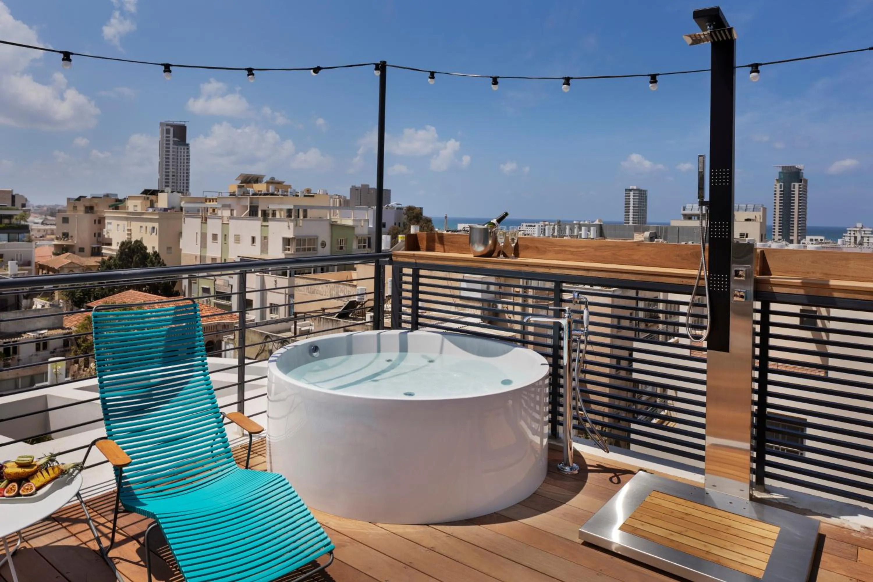 Hot Tub in Sam&Blondi