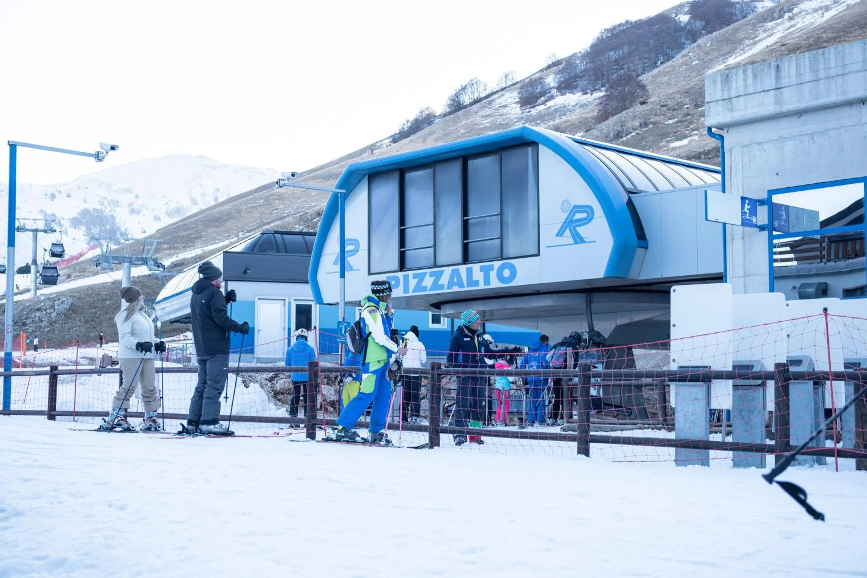 Skiing in Hotel Pizzalto