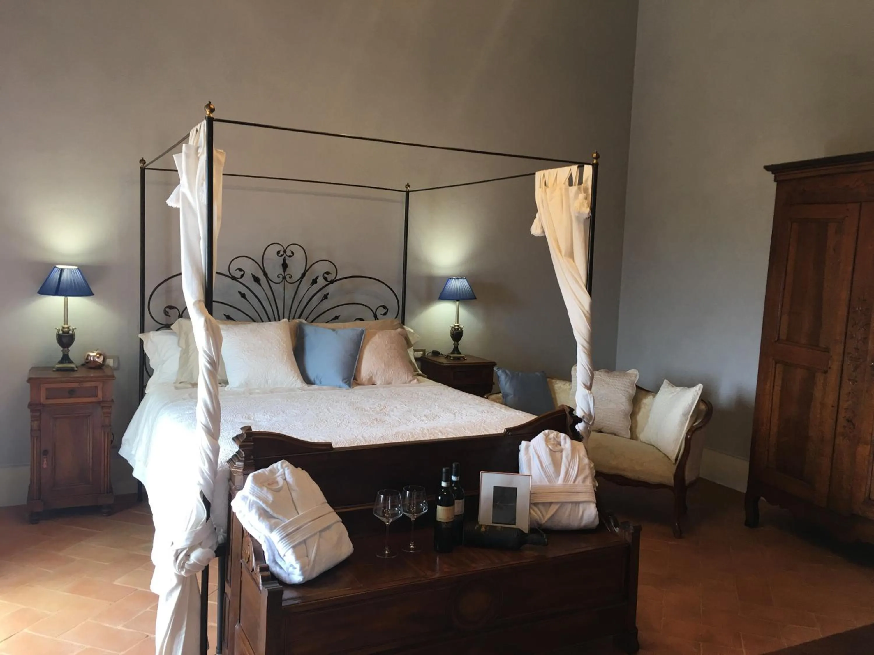 Bed in Cordella In Valdorcia Truffle and Olive Oil Resort