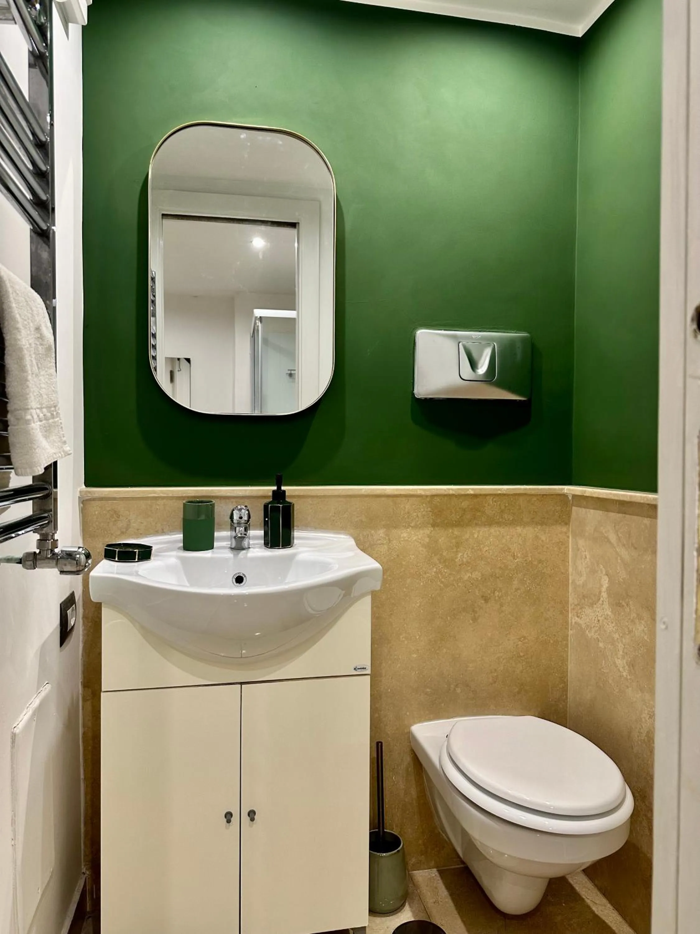 Toilet in Santa Clara Suite