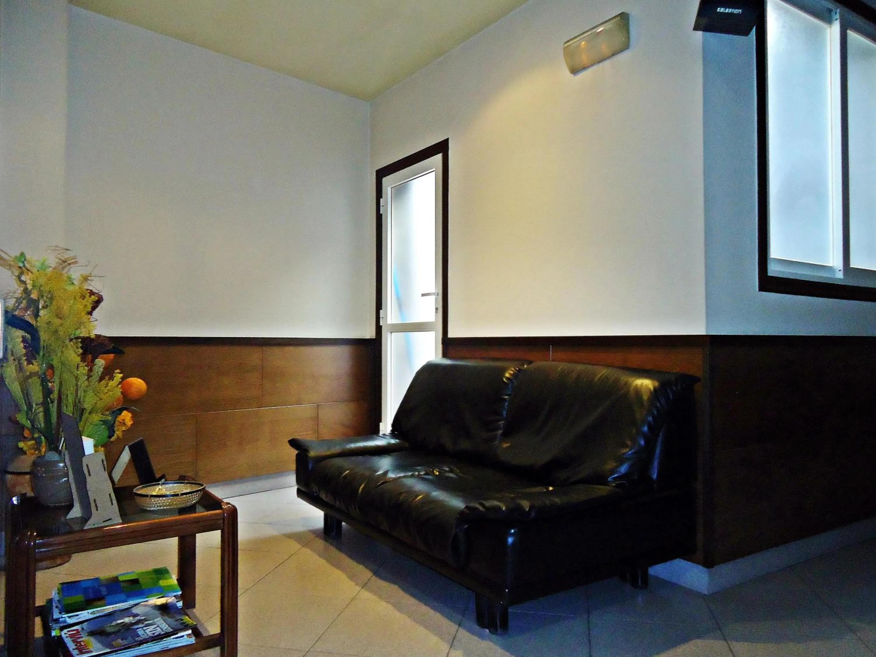 Communal lounge/ TV room in Hotel Altiana