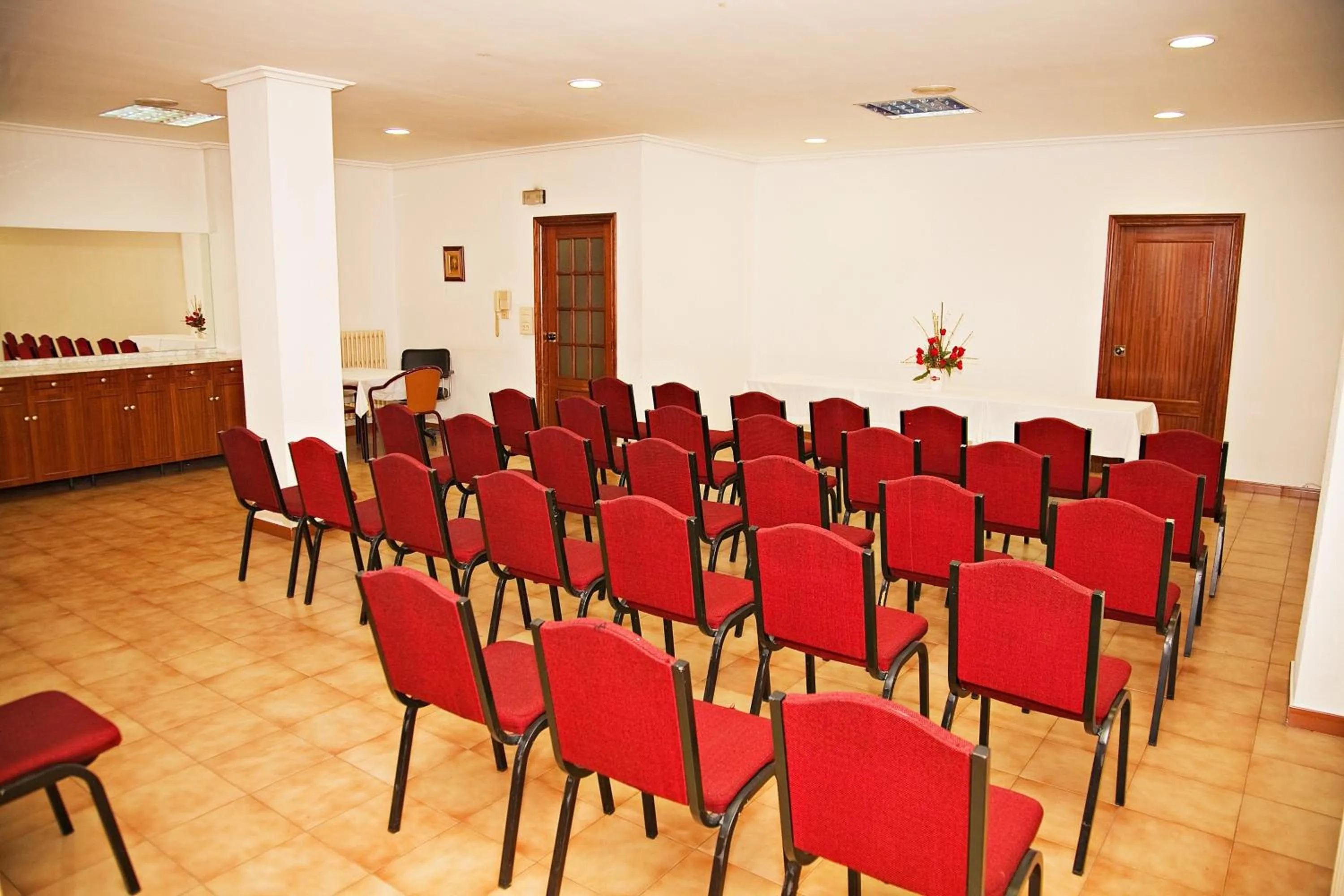 Business facilities in Hotel Altiana