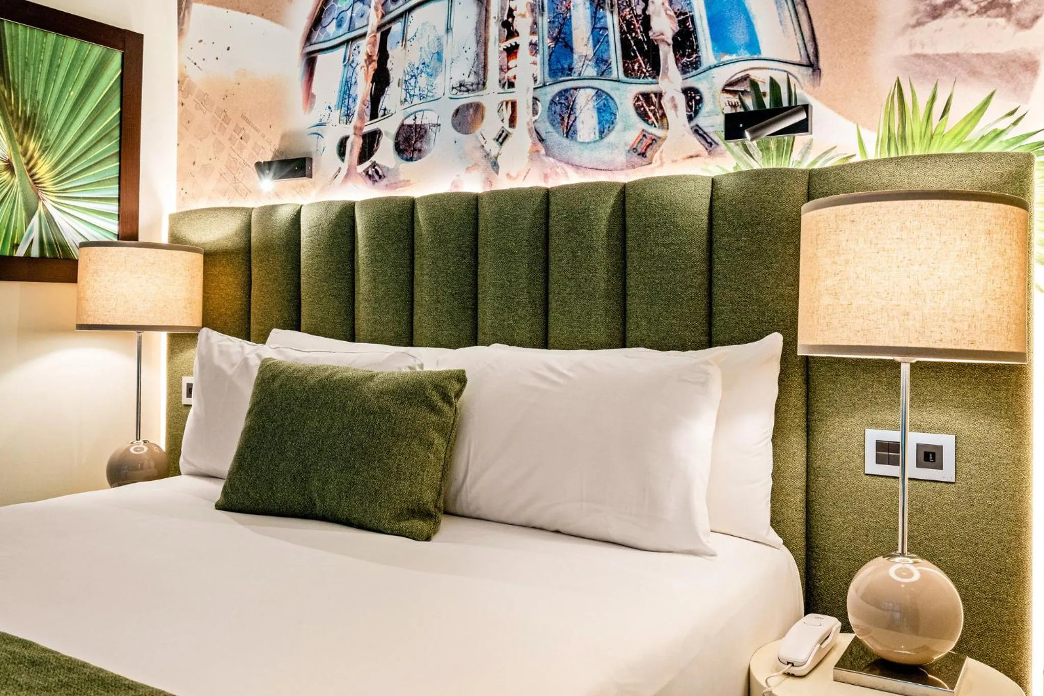 Photo of the whole room, Bed in Hotel Indigo Barcelona - Plaza Catalunya 4Sup by IHG
