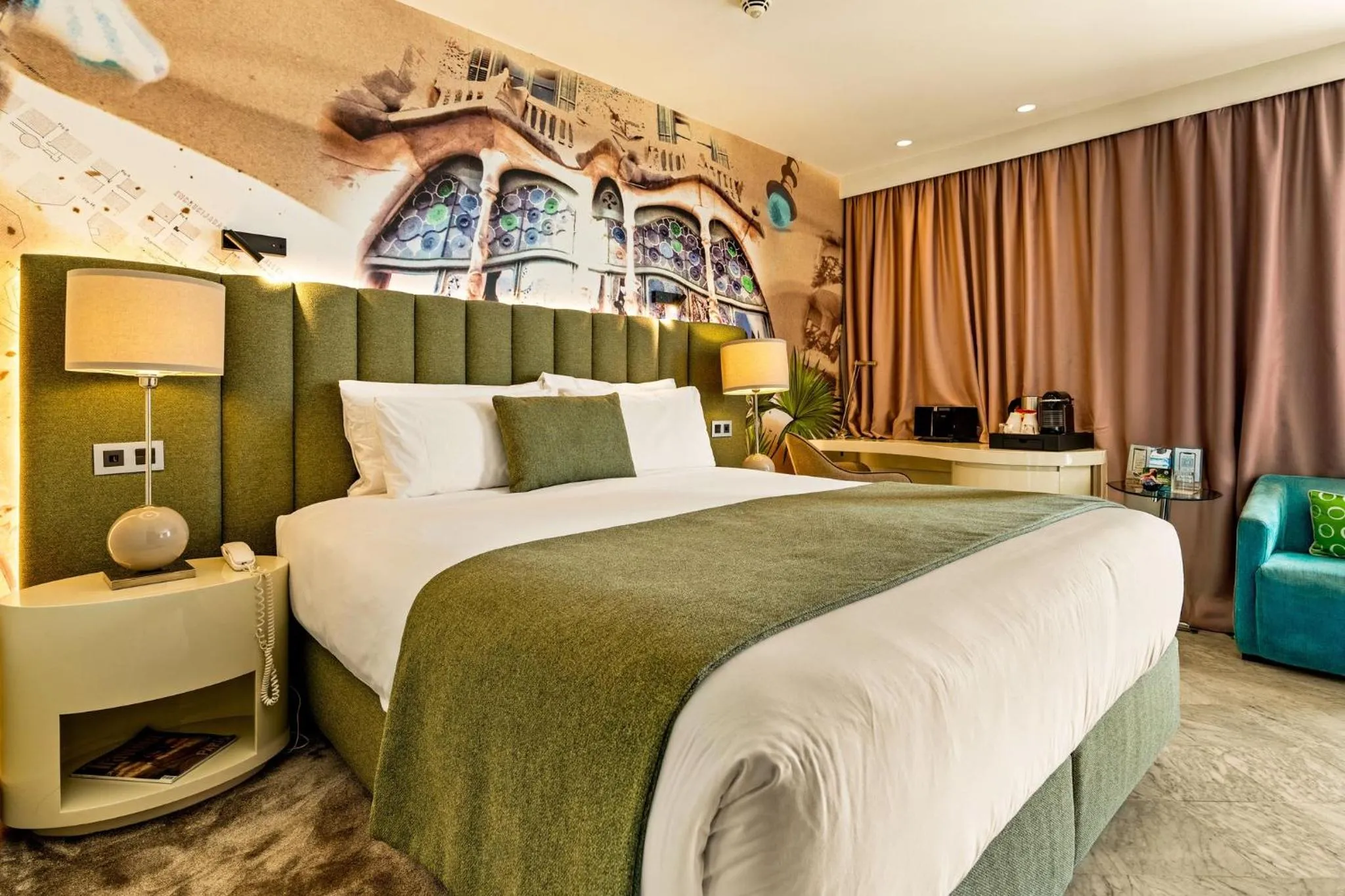 Photo of the whole room, Bed in Hotel Indigo Barcelona - Plaza Catalunya 4Sup by IHG