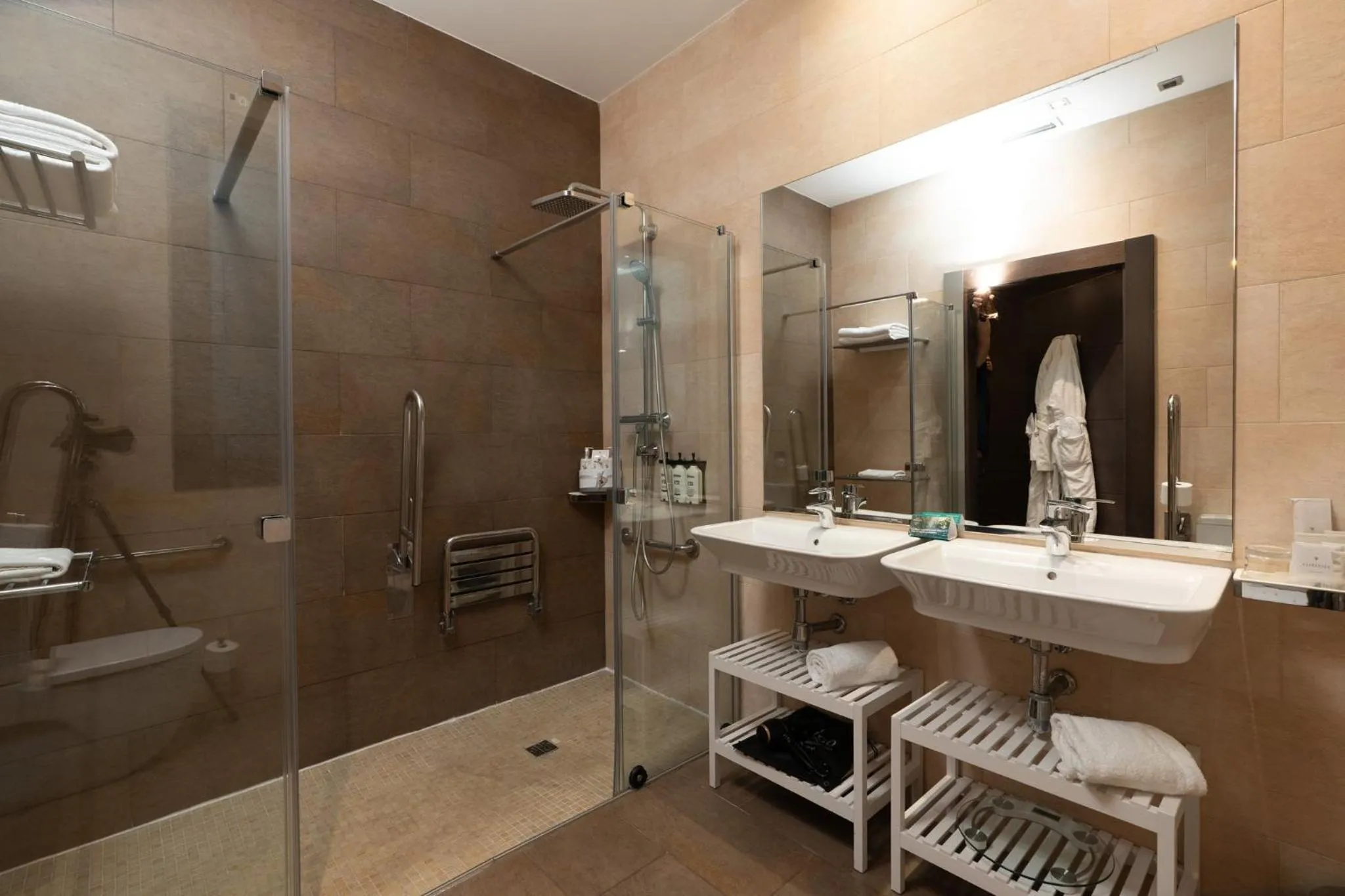 Photo of the whole room in Hotel Indigo Barcelona - Plaza Catalunya 4Sup by IHG