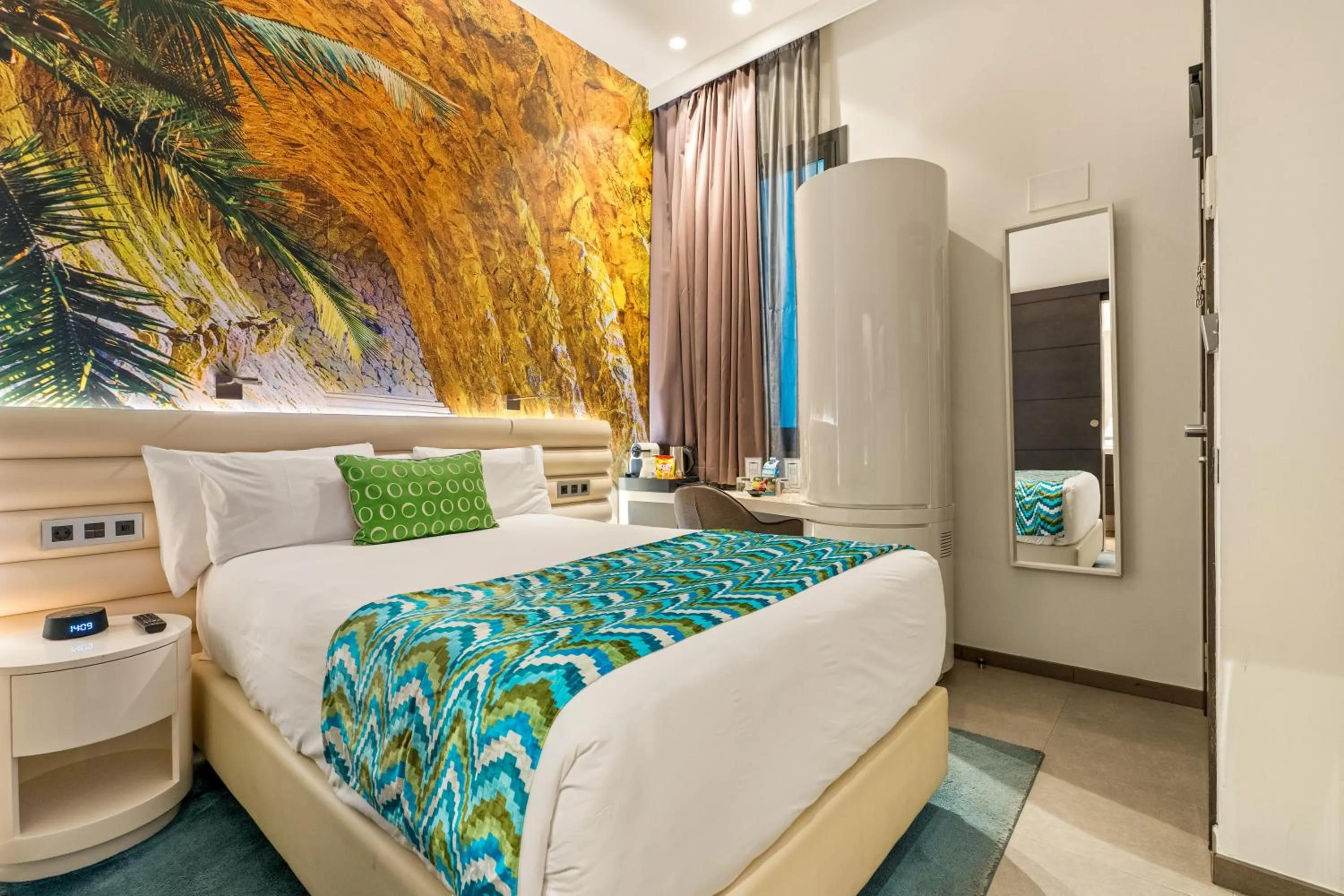 Bed in Hotel Indigo Barcelona - Plaza Catalunya 4Sup by IHG