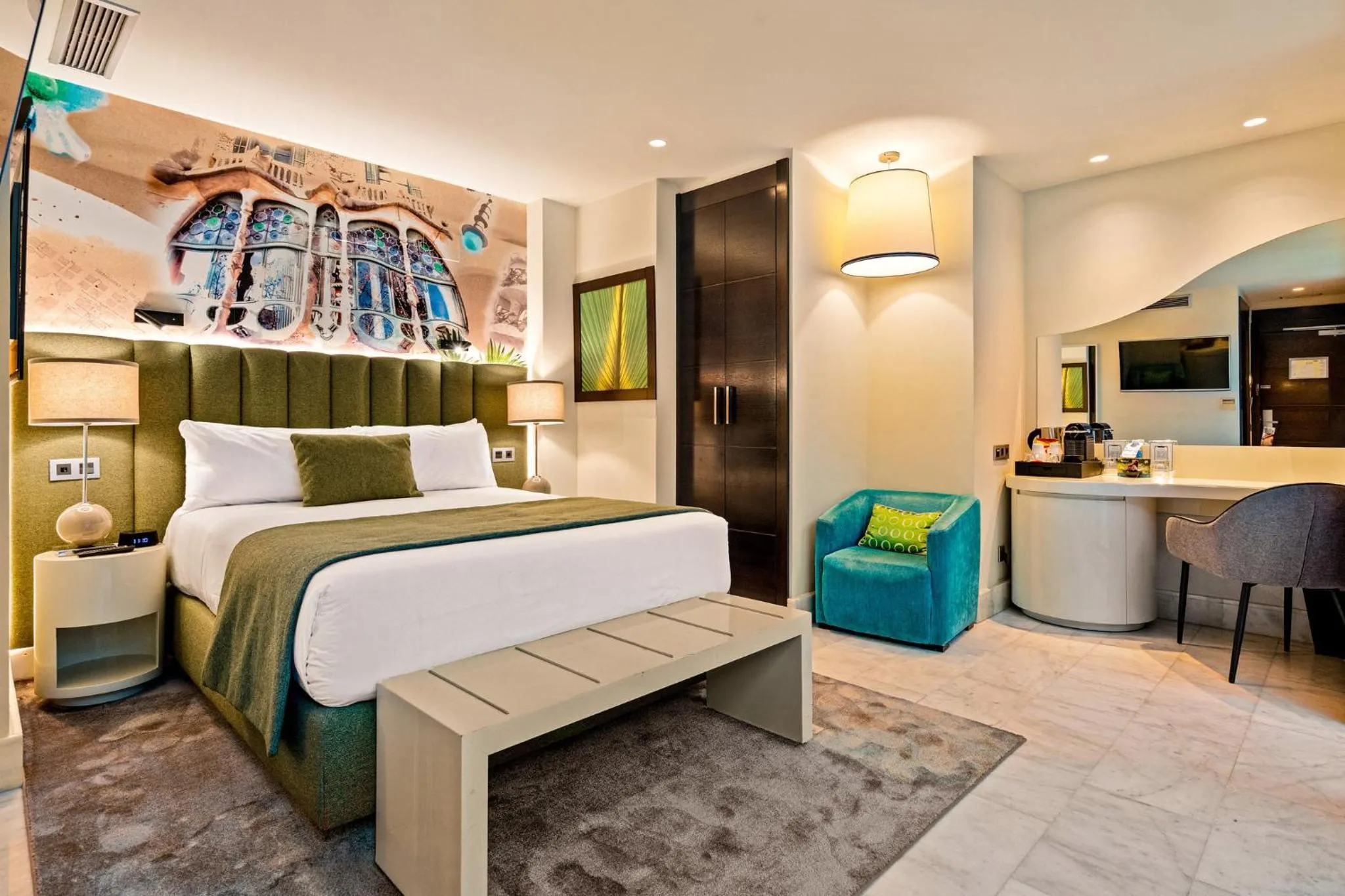 Photo of the whole room, Bed in Hotel Indigo Barcelona - Plaza Catalunya 4Sup by IHG