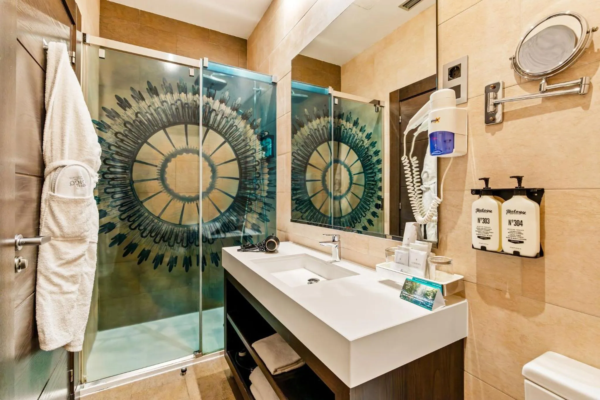 Photo of the whole room in Hotel Indigo Barcelona - Plaza Catalunya 4Sup by IHG