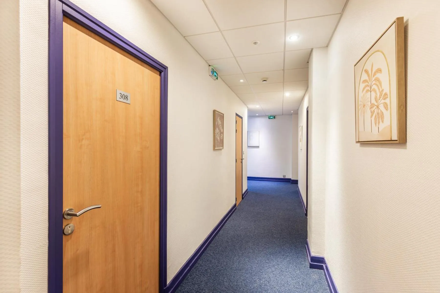 Lobby or reception in Hotel Bristol Metz Centre Gare