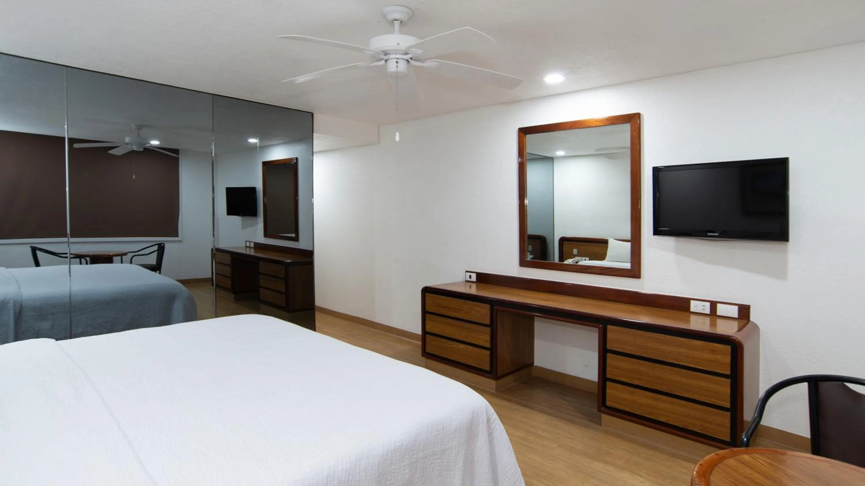 Photo of the whole room, Bed in Hotel San Lucas