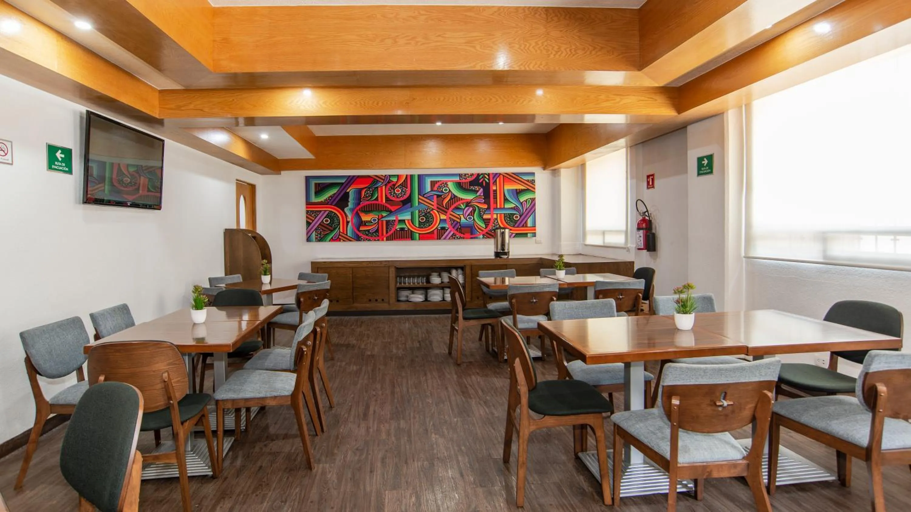 Restaurant/places to eat in Hotel San Lucas