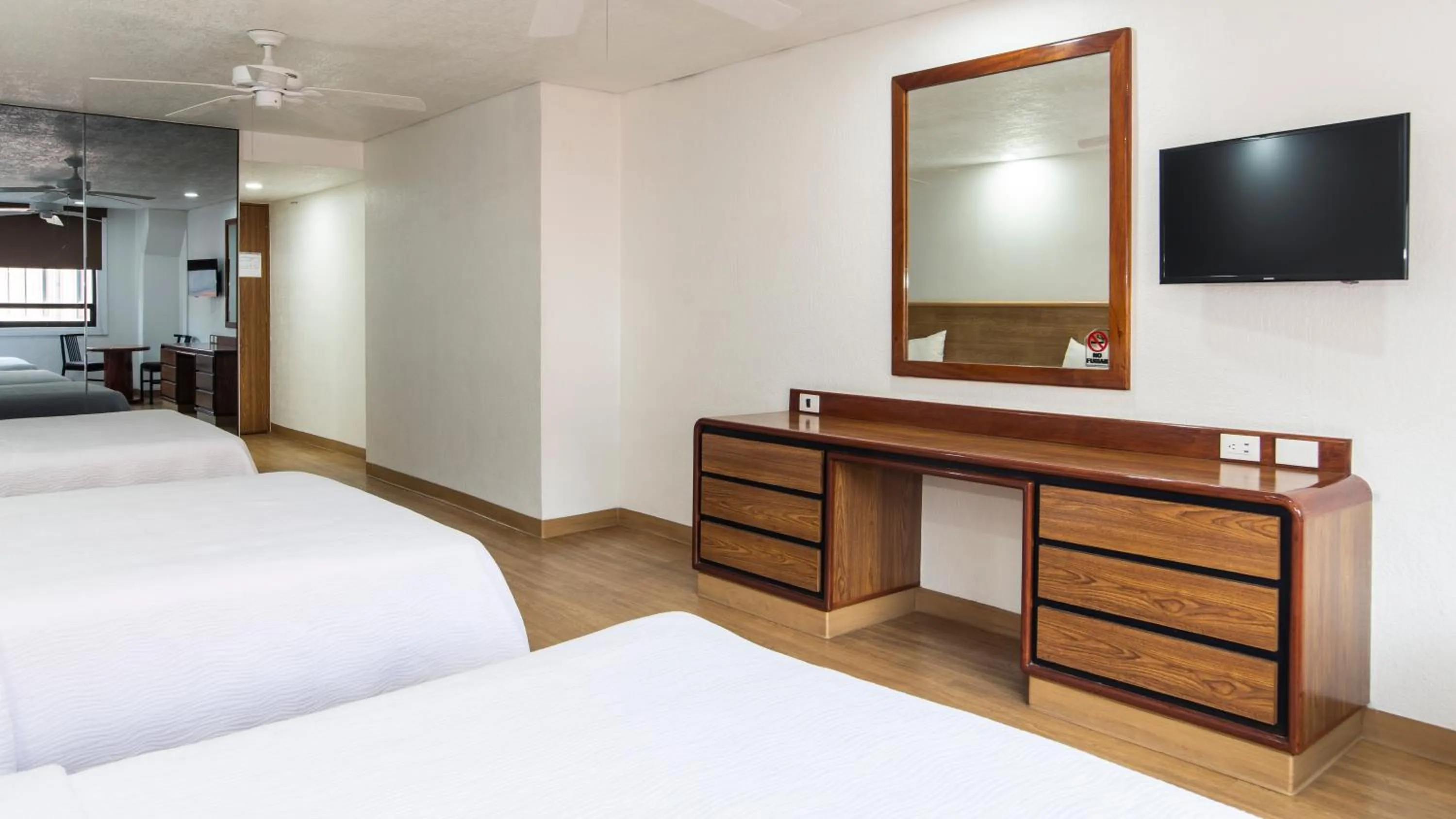 Photo of the whole room, Bed in Hotel San Lucas