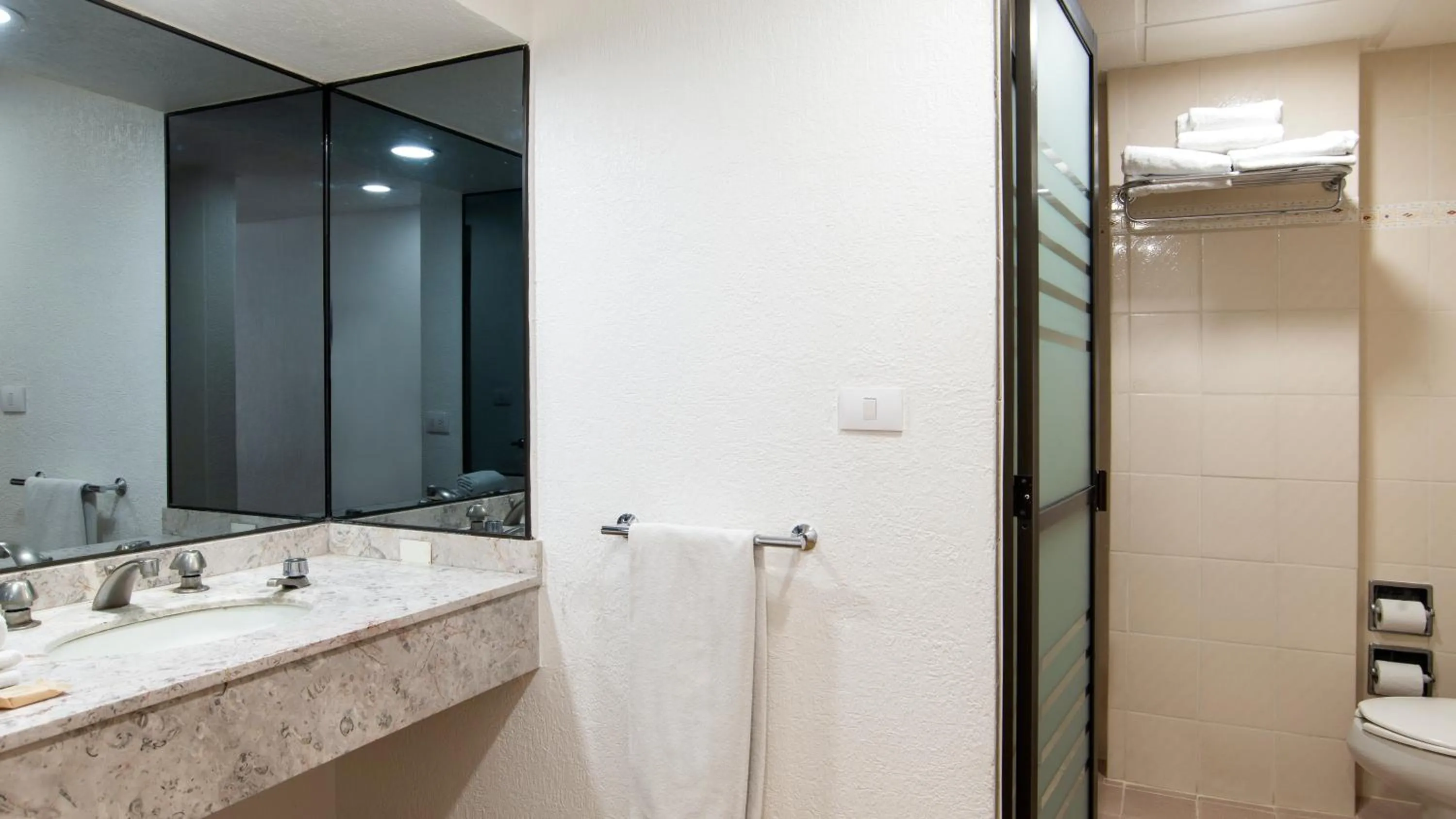 Bathroom in Hotel San Lucas