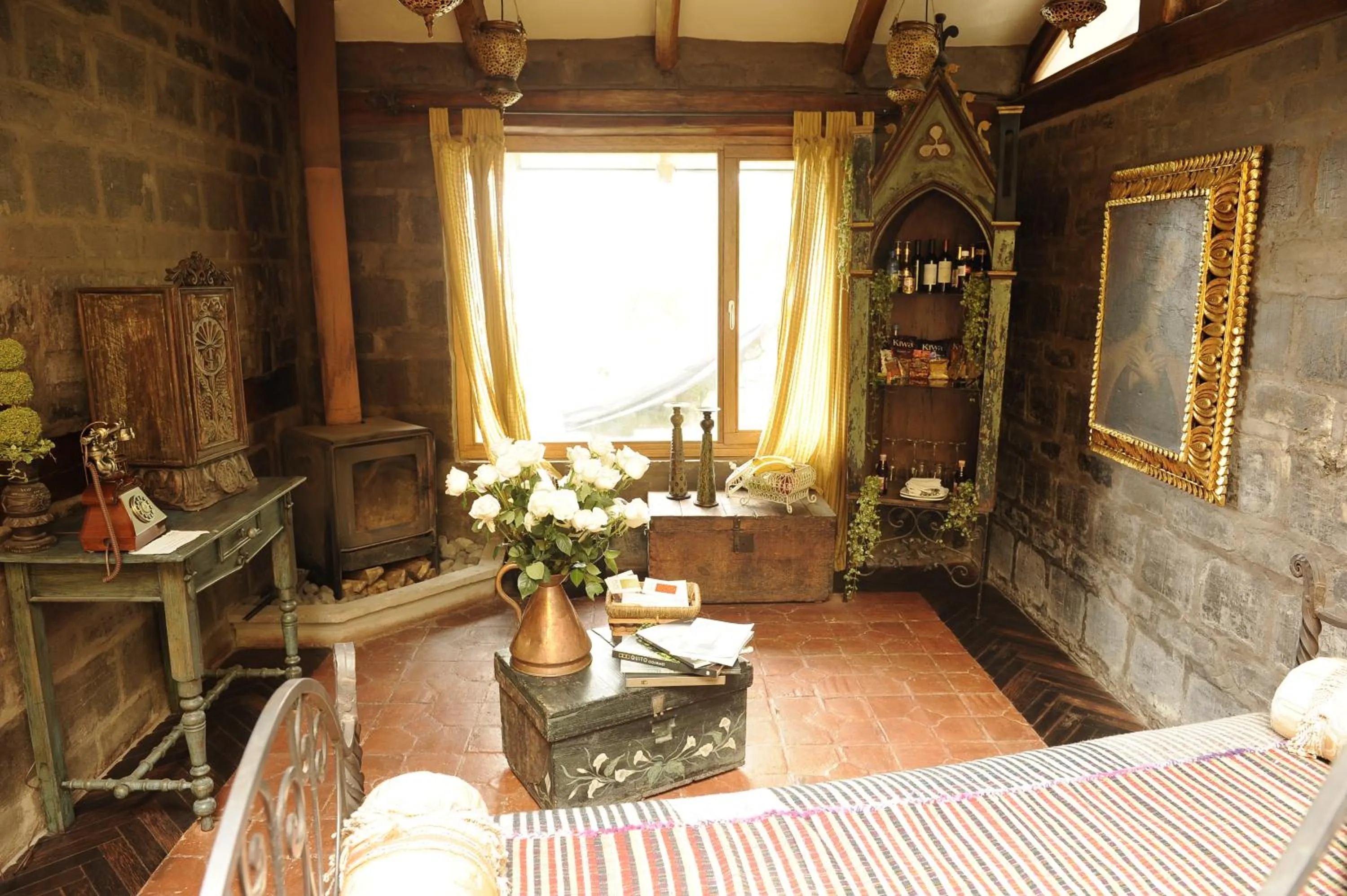 Photo of the whole room in Hacienda Rumiloma