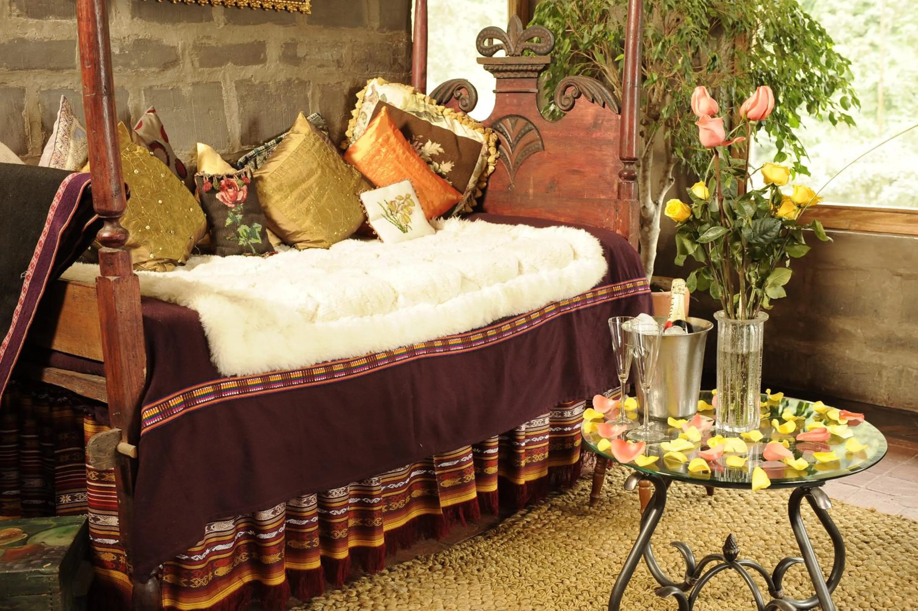 Photo of the whole room in Hacienda Rumiloma