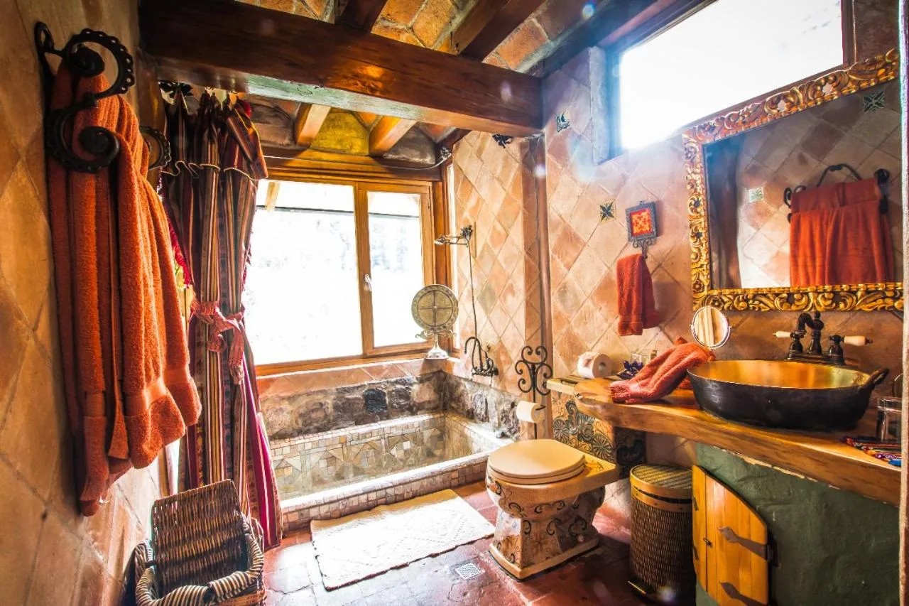 Bathroom in Hacienda Rumiloma