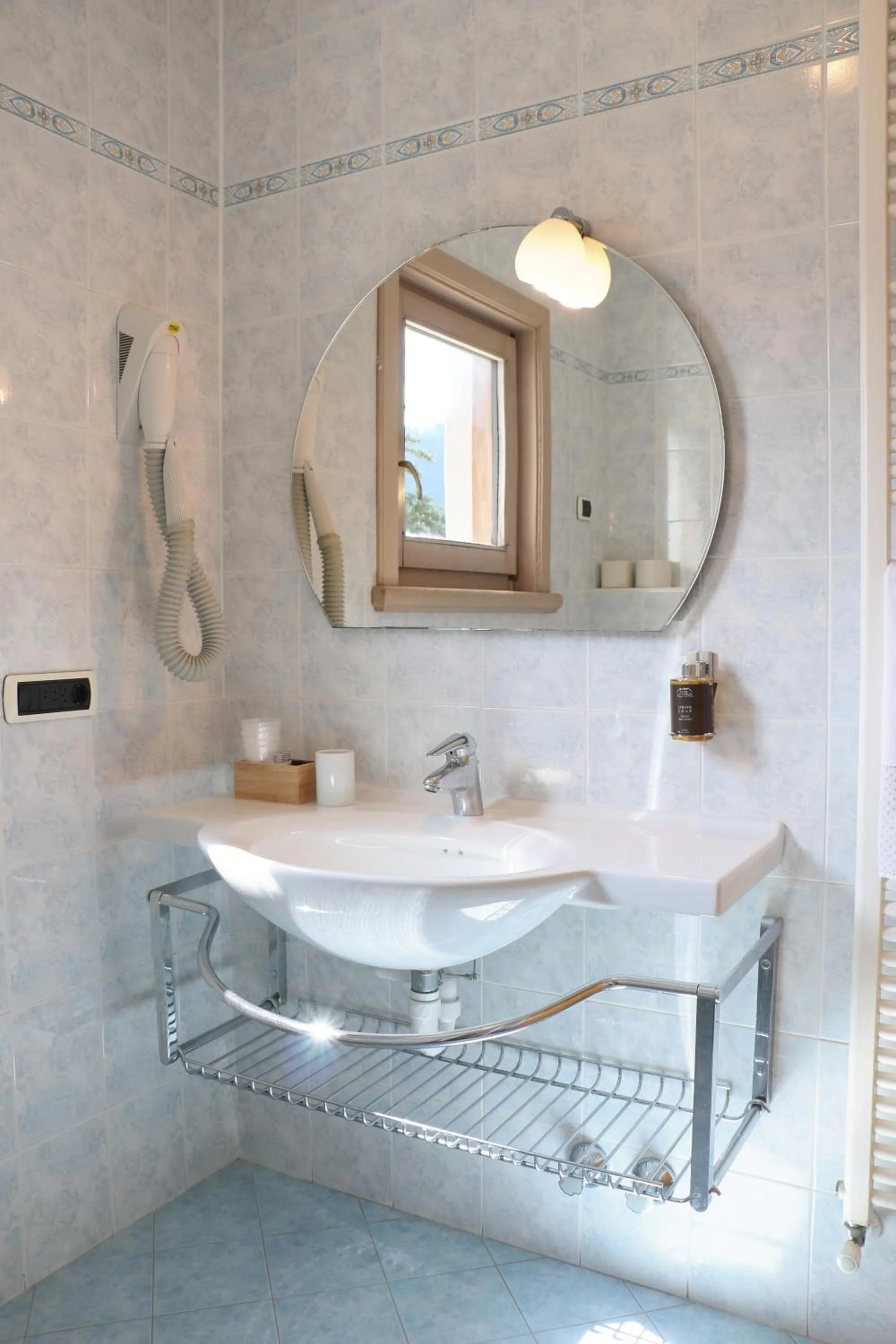 Bathroom in Hotel "La Suisse"