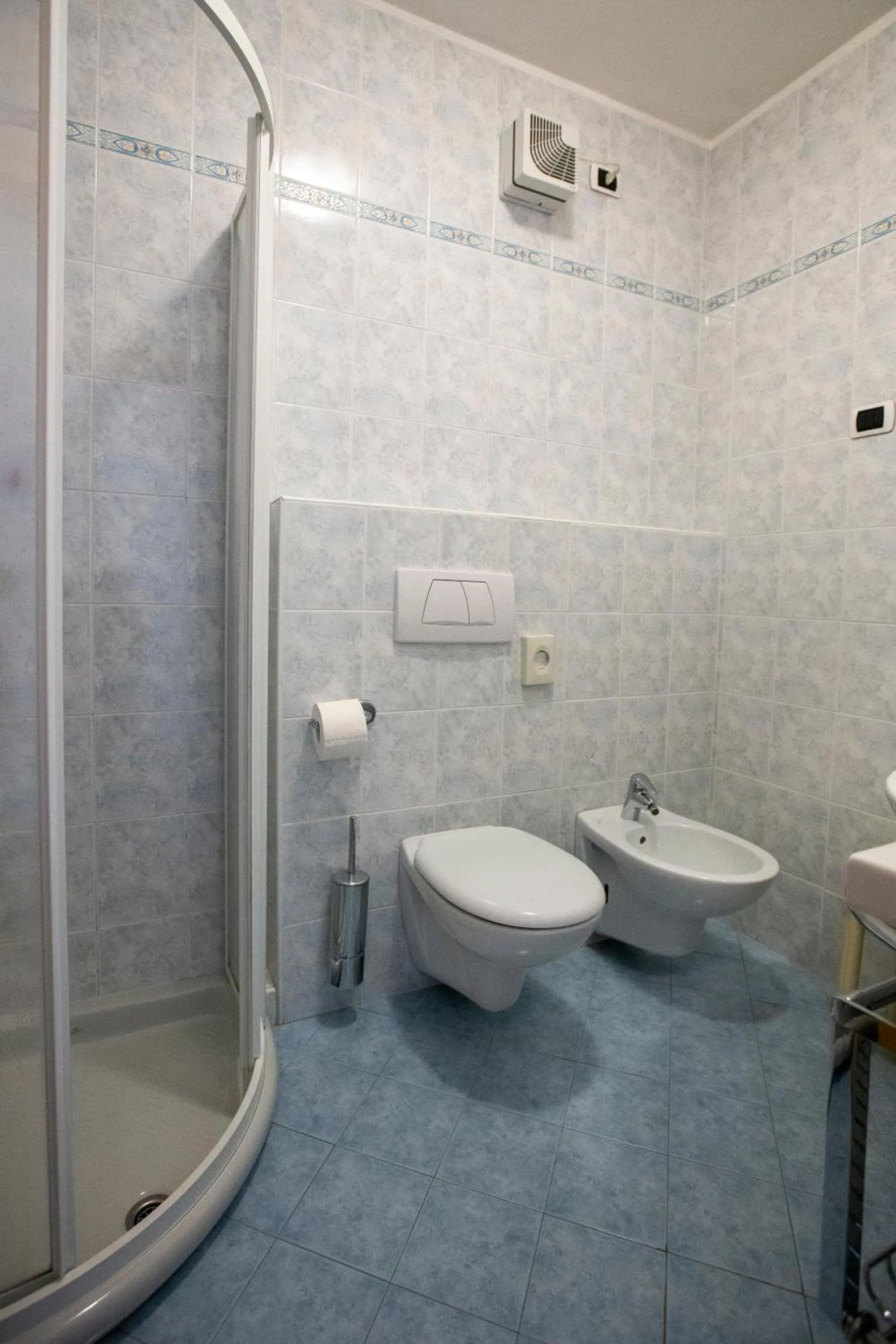 Shower, Bathroom in Hotel "La Suisse"