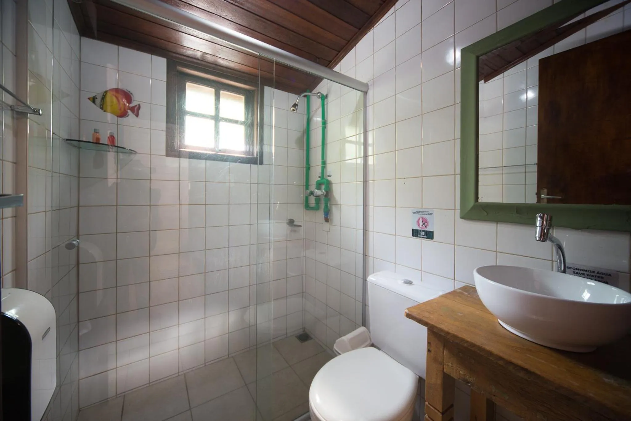 Shower in Pousada Treze Luas