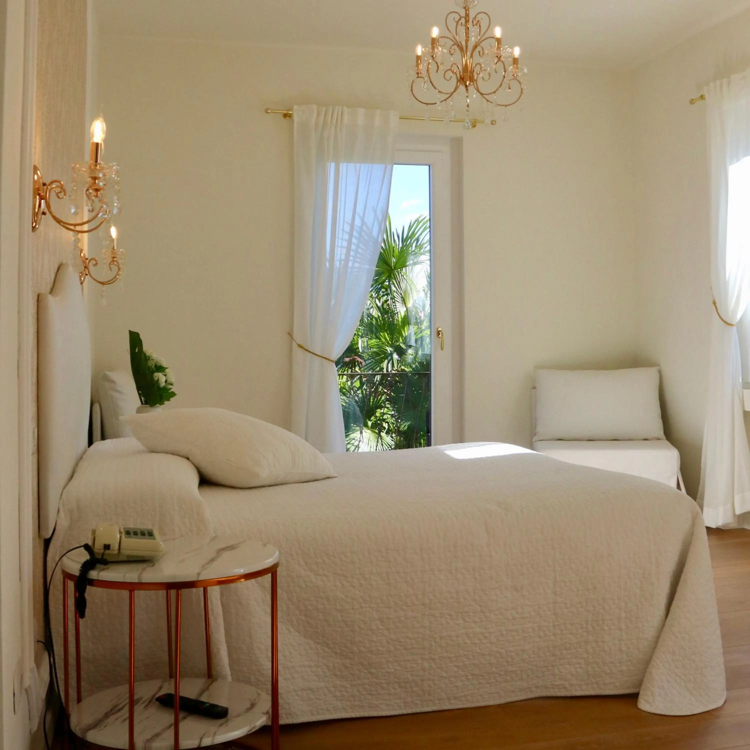 Bed in Hotel Du Parc