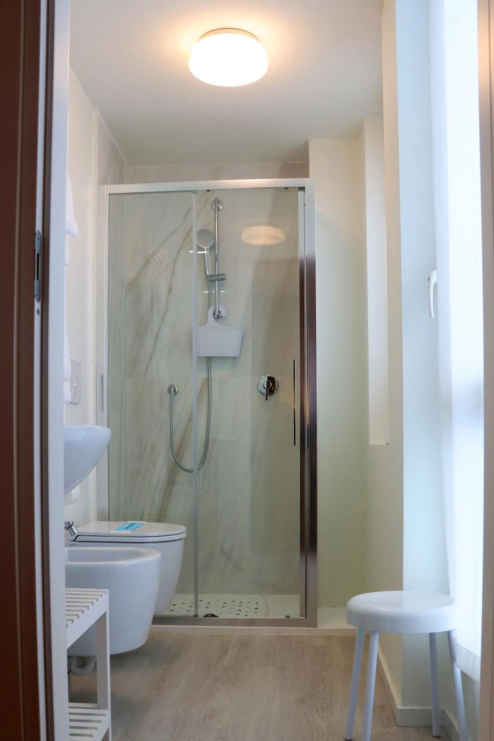 Shower in Hotel Du Parc