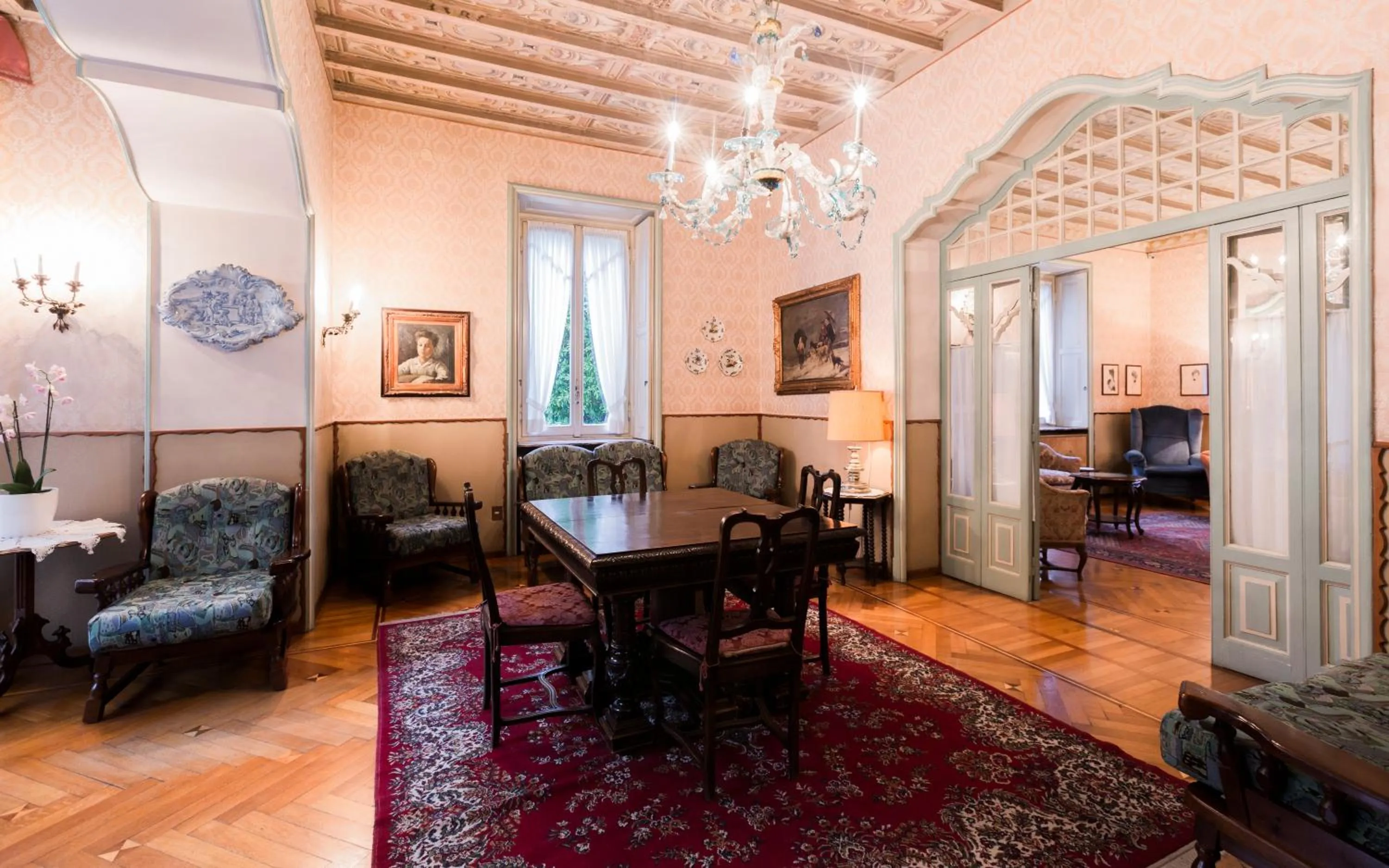 Communal lounge/ TV room in Hotel Du Parc