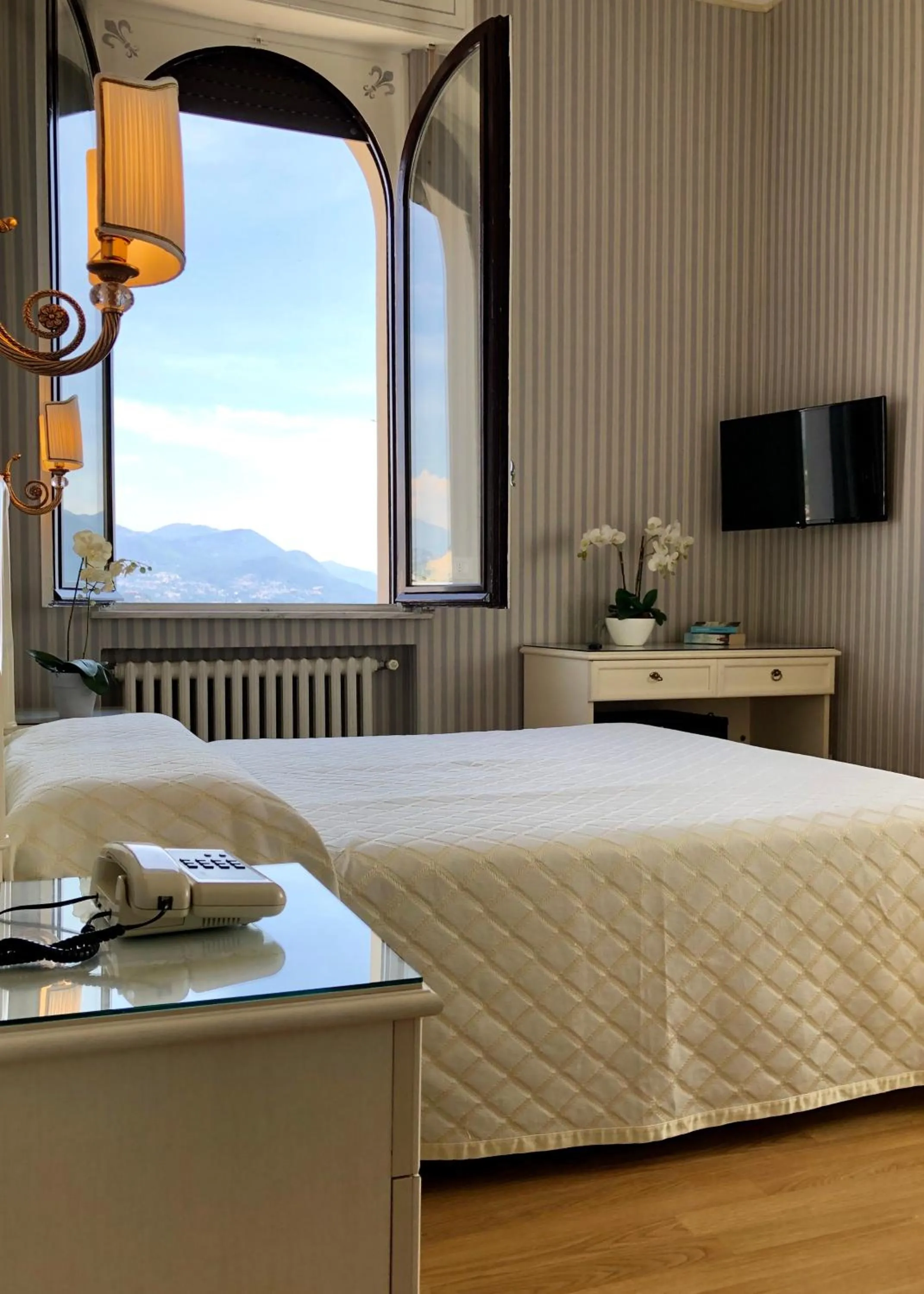 Spring, Bed in Hotel Du Parc