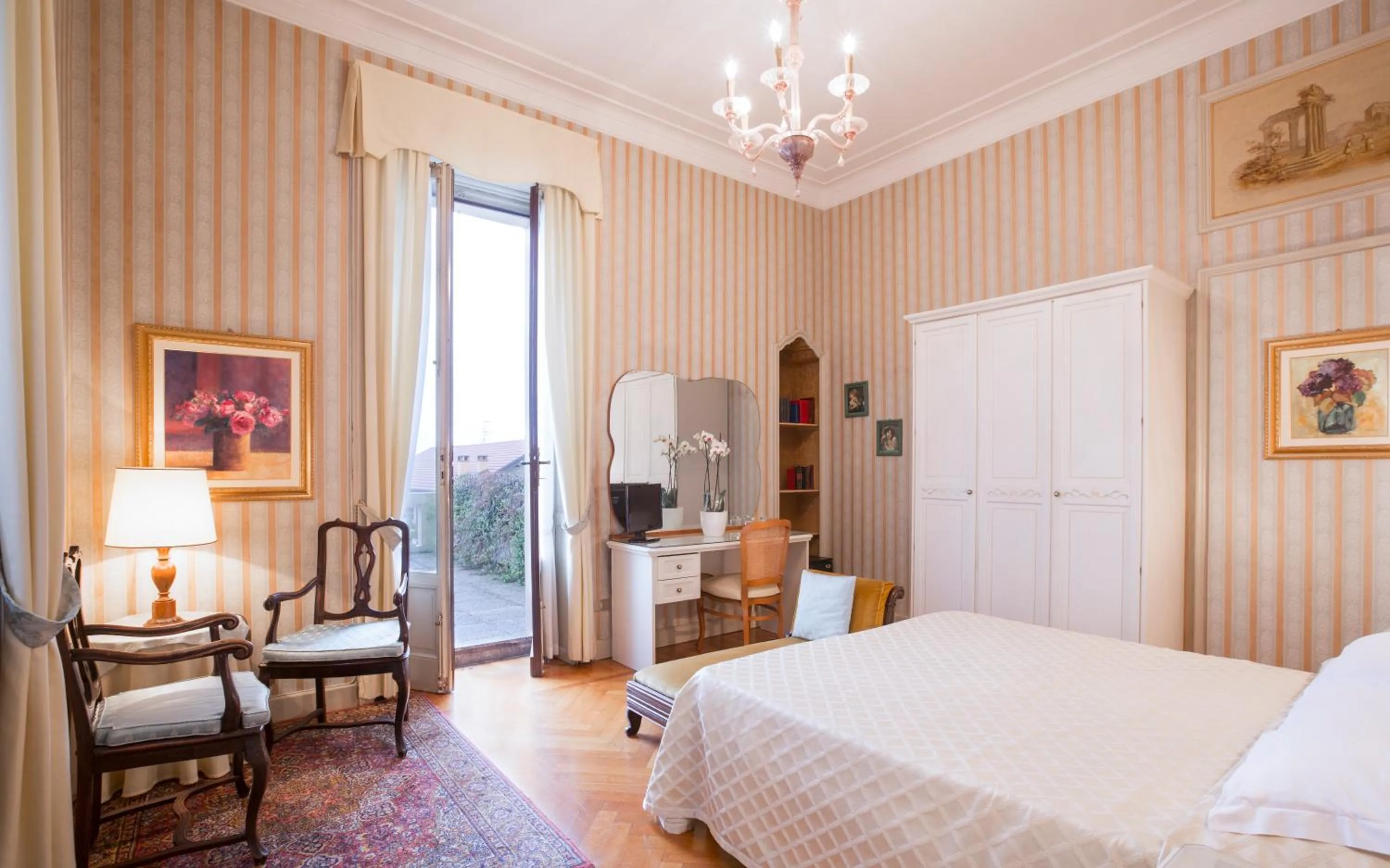 Patio, Bed in Hotel Du Parc