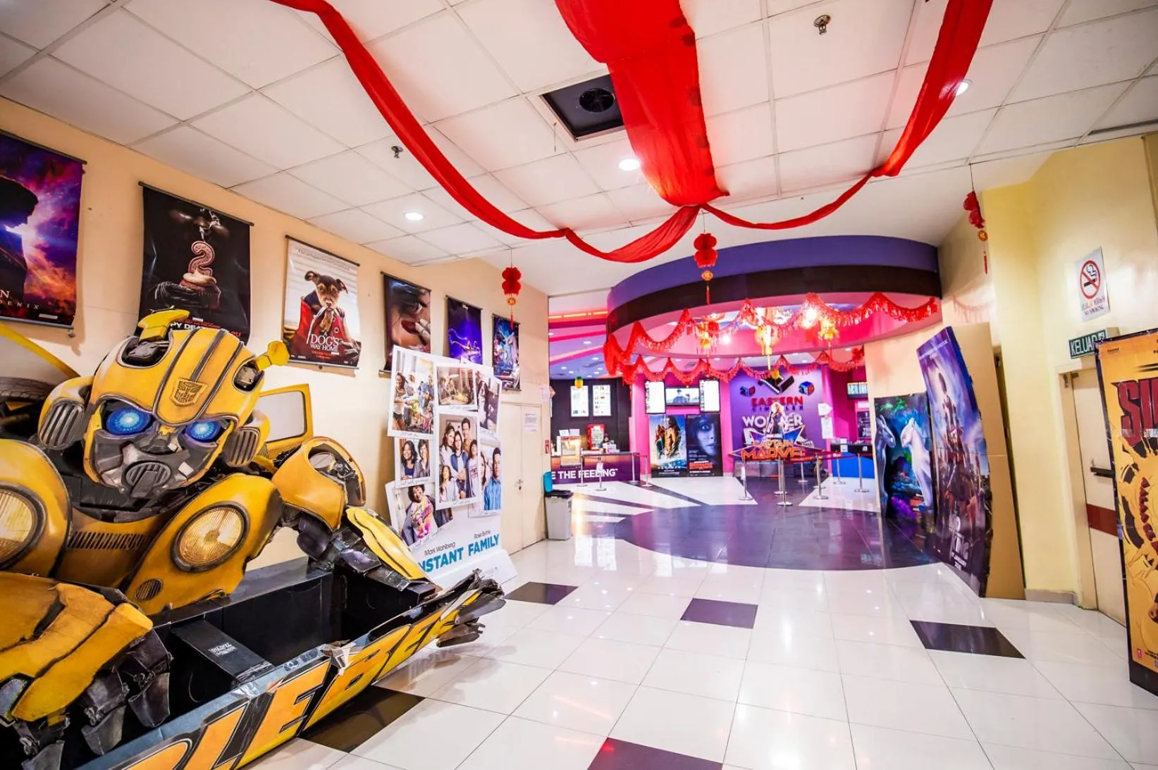 Evening entertainment in Pertama Lodge