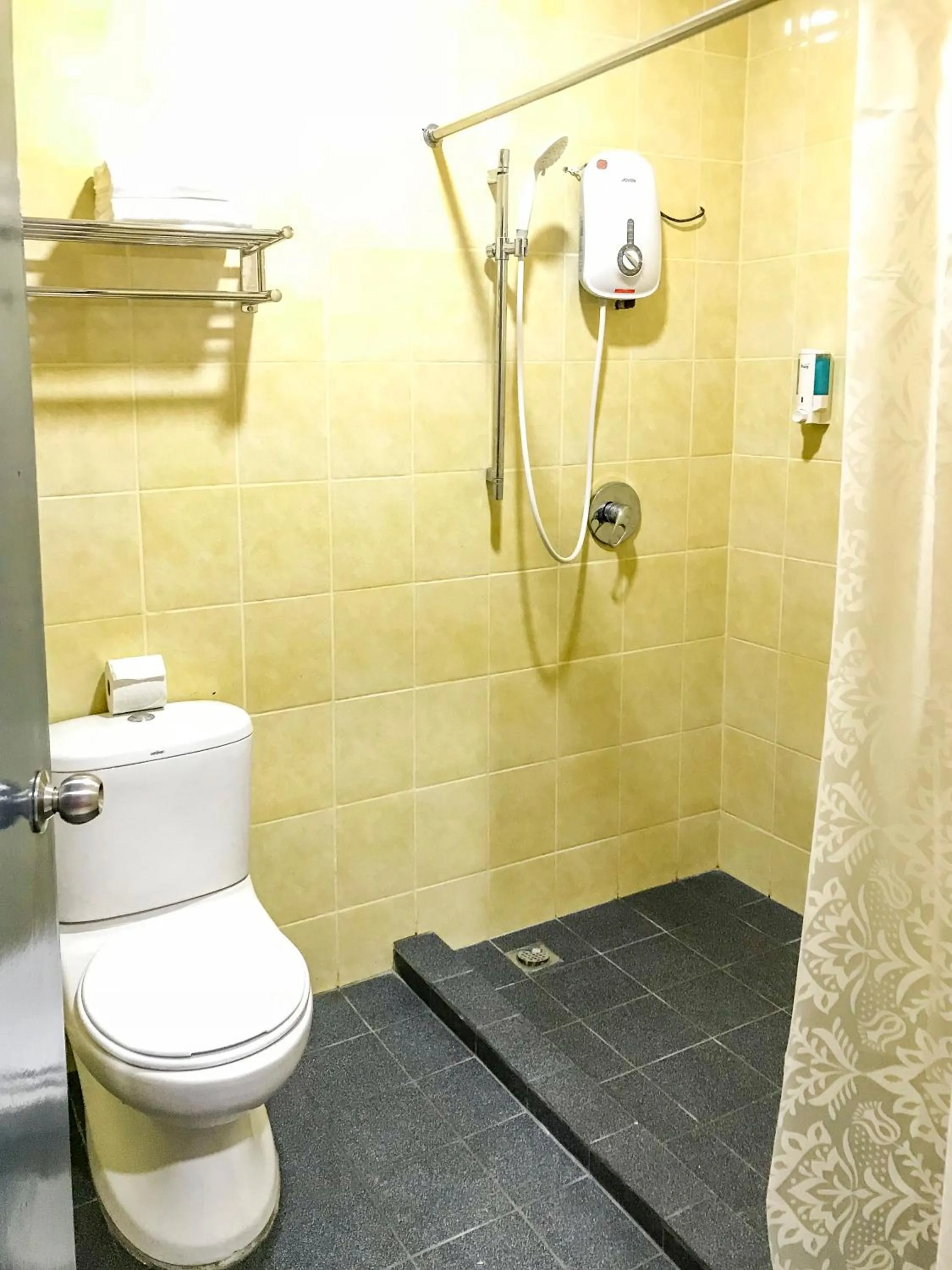 Bathroom in Pertama Lodge