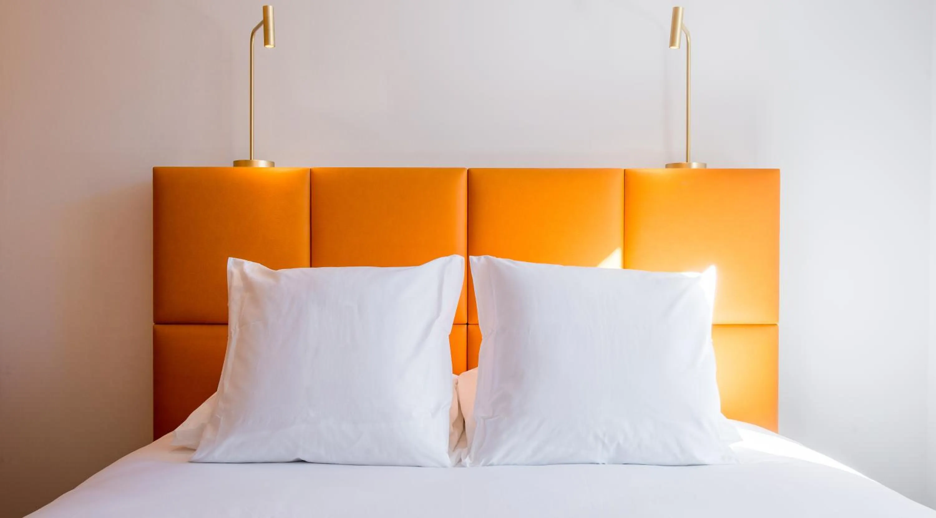 Bed in Logis Hôtel Le Tilia